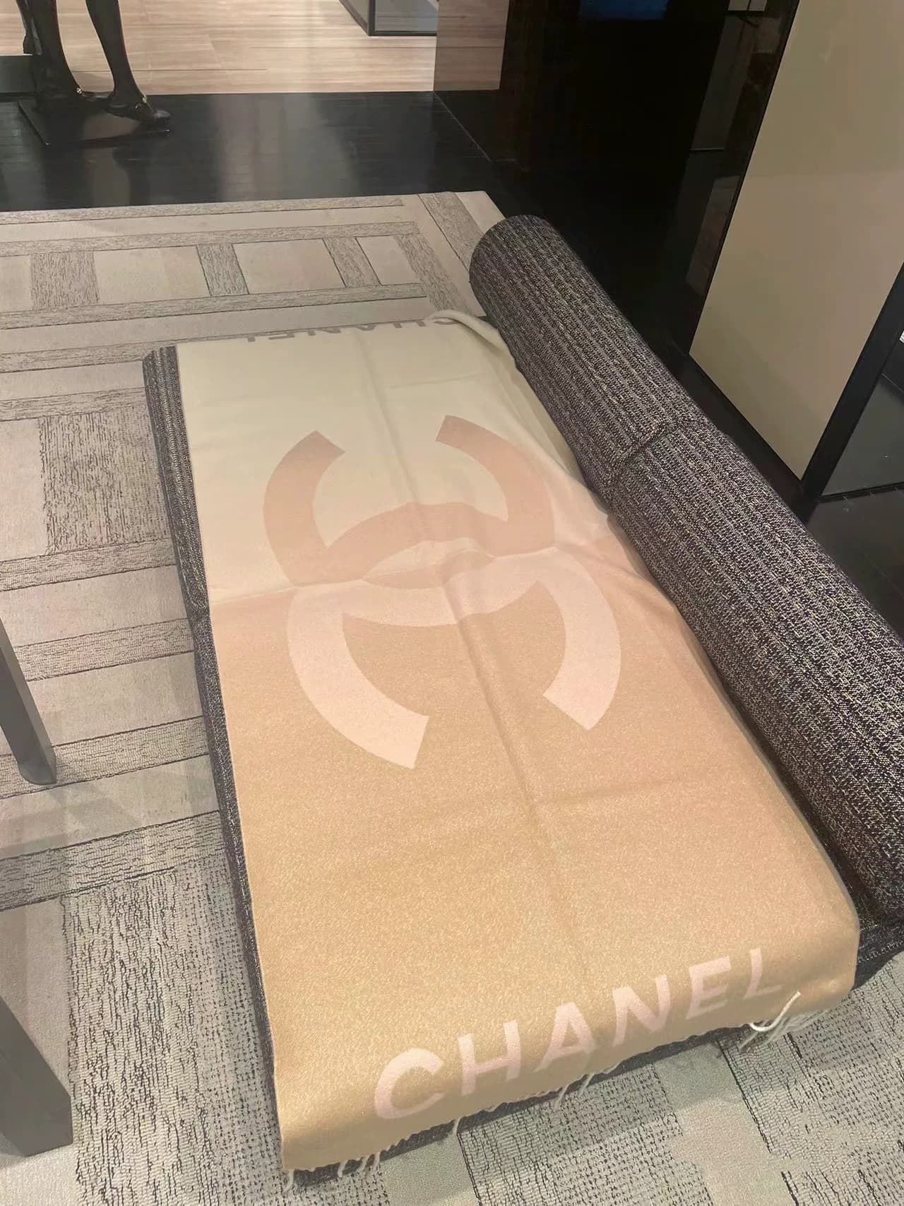 99 Новая кашемировая шаль Chanel 24A с градиентом, 100% кашемир, розово-бежевая super fairy