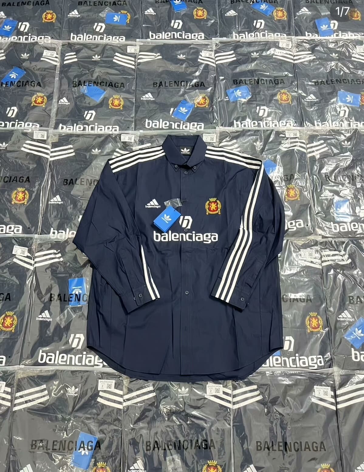 Футболки Balenciaga Manchester United представлены в большом количестве деталей всех размеров. Мне нравится нажимать, я хочу проконсультироваться