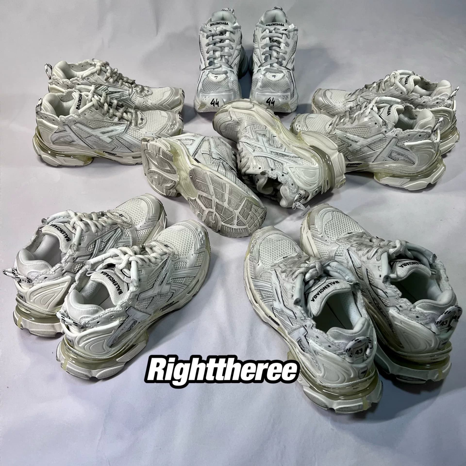 Кроссовки Balenciaga Balenciaga runner чисто-белого цвета с потертостями