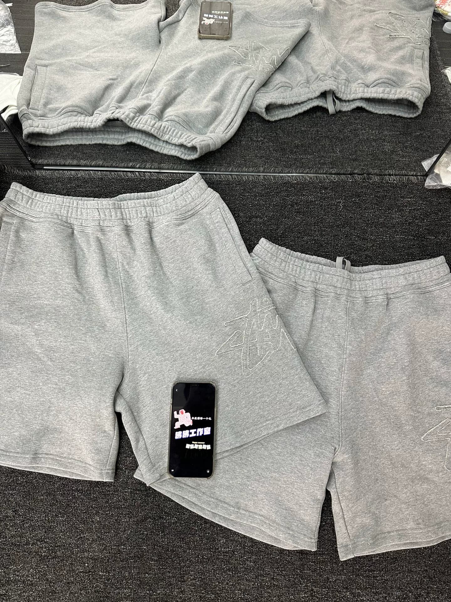 Совершенно новые шорты с нашивкой Stussy 24ss серого цвета с принтом