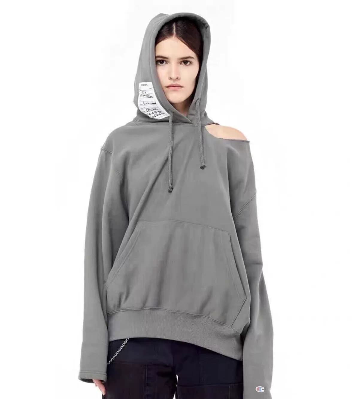 кобрендовый свитер vetements champion от vetemens