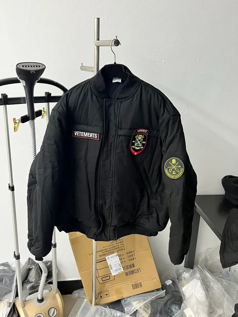 Верхняя версия хлопчатобумажной куртки с вышивкой Zhangzai security от VETEMENTS, свободная версия имеет избыточный вес +