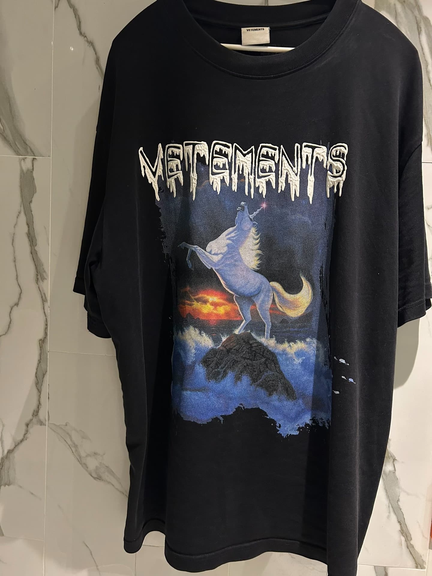 Модель VETEMENTS genuine unicorn с короткими рукавами оверсайз из чистого хлопка для мужчин и женщин в едином стиле, купленная в магазине, гарантиров…