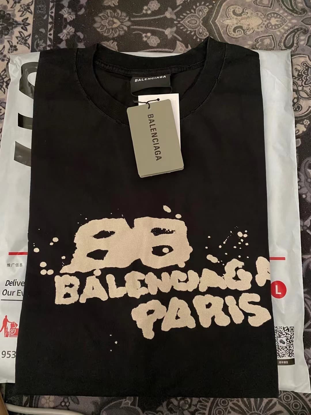 Печать писем Balenciaga с доставкой по заказу клиента в режиме реального времени