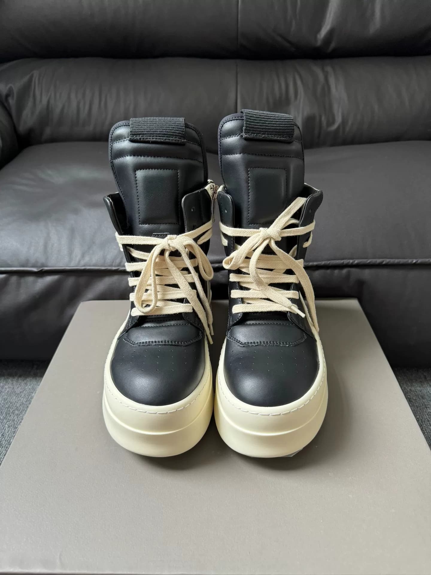 Перевернутый треугольник на толстой подошве от собственного бренда TRG Rick Owens