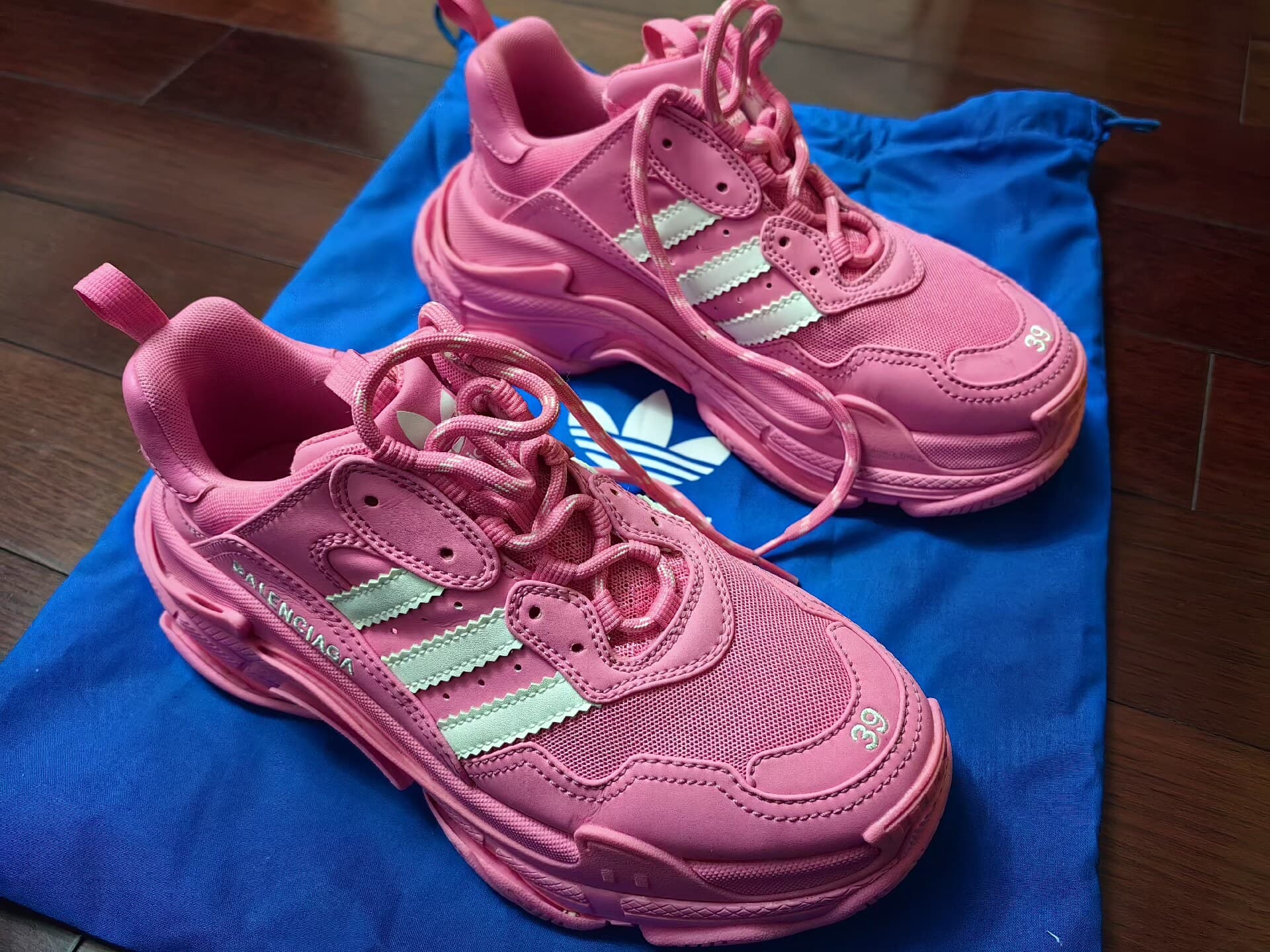 Совместный стиль Balenciaga и Adidas, розовые туфли