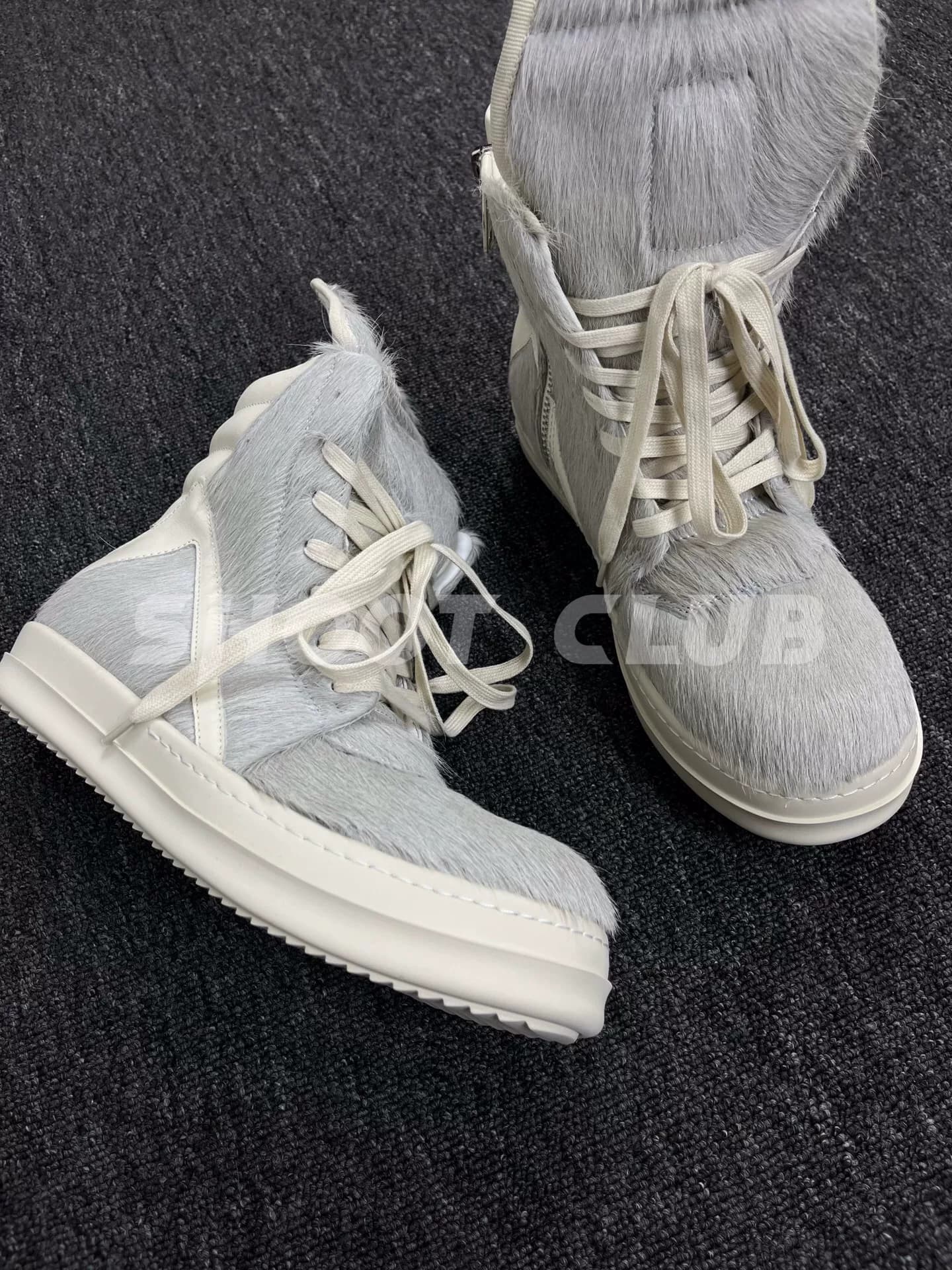 Спортивная майка RO Rickowens из серого конского волоса с перевернутым треугольником.