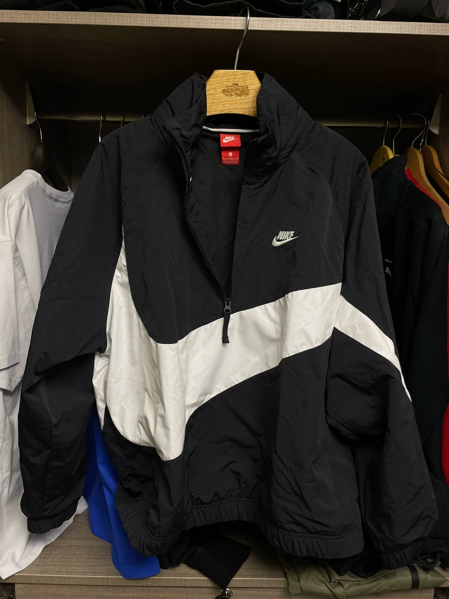 Куртка Nike Swoosh с большим крючком и наполовину застегивающейся молнией