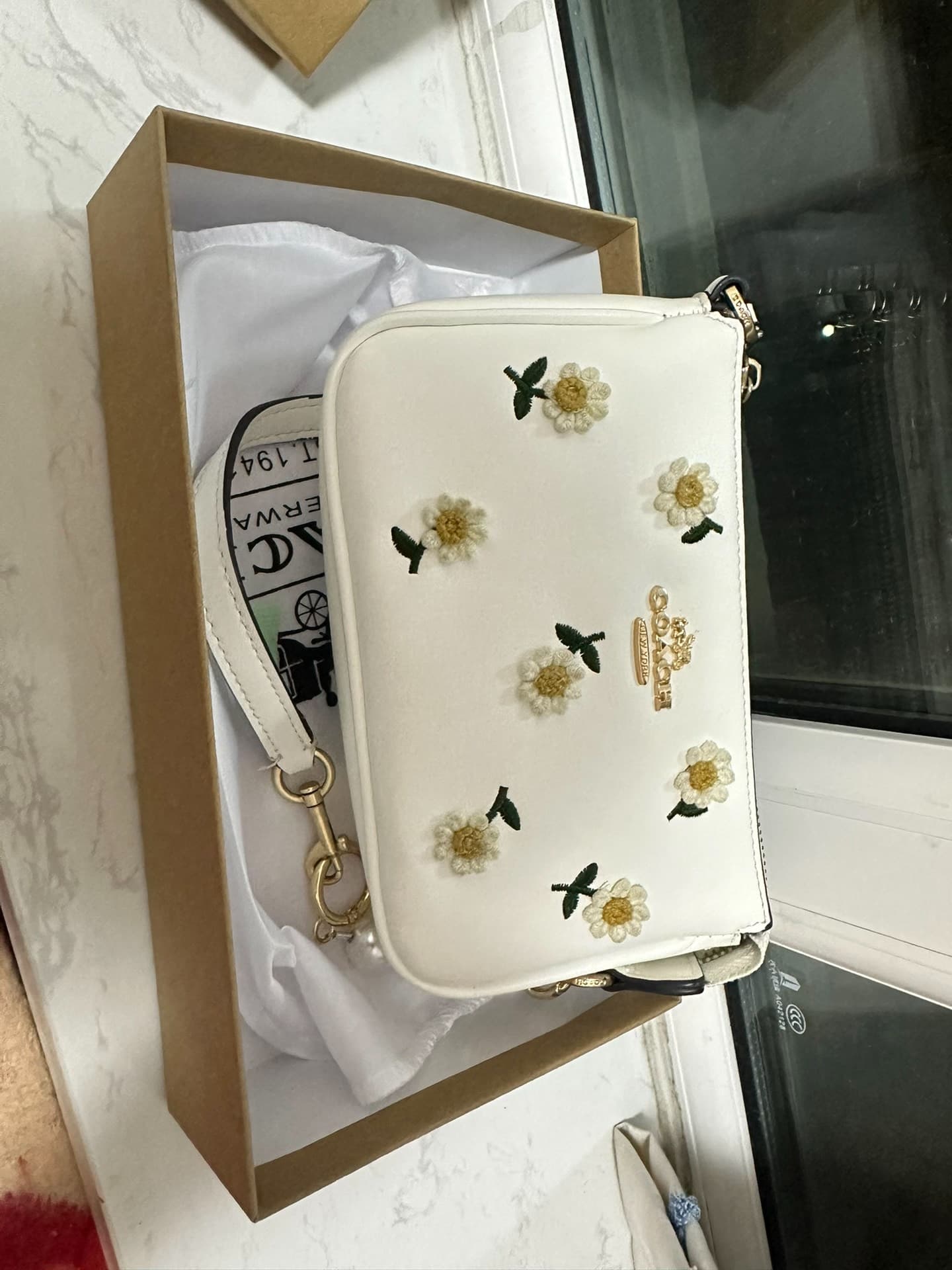 Женская сумка Coach COACH с маленькими маргаритками для подмышек