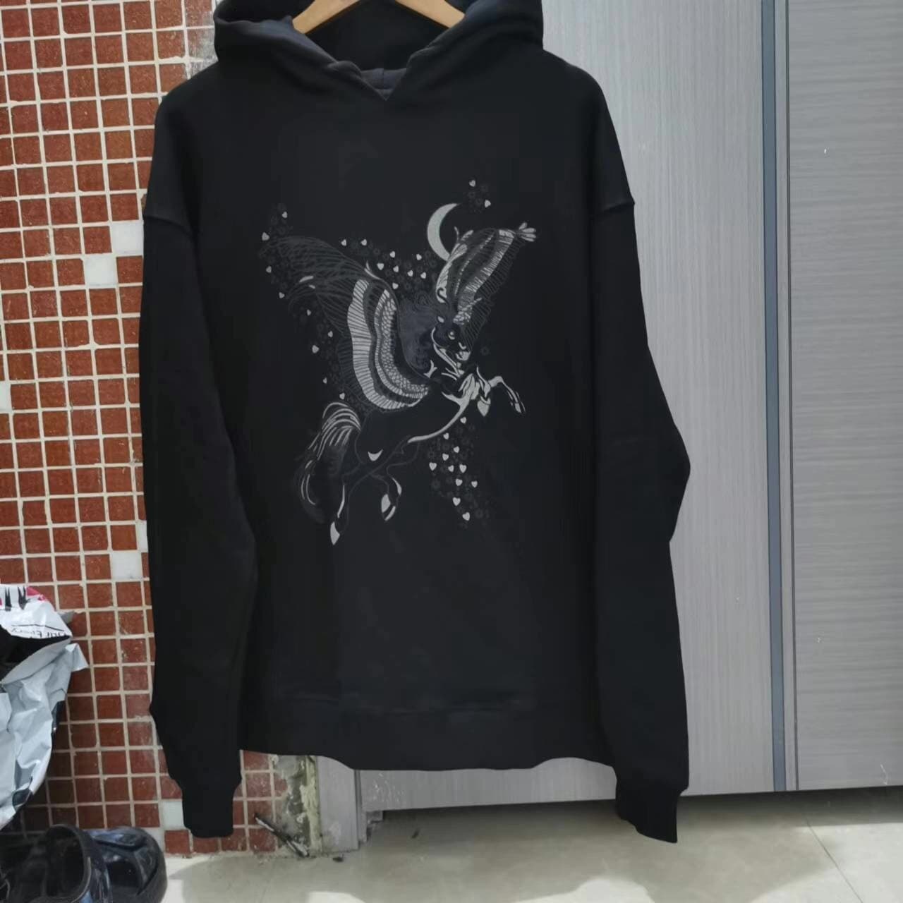 Махровый свитер с капюшоном и вышивкой в виде единорога VETEMENTS silhouette для мужчин и женщин в одном стиле