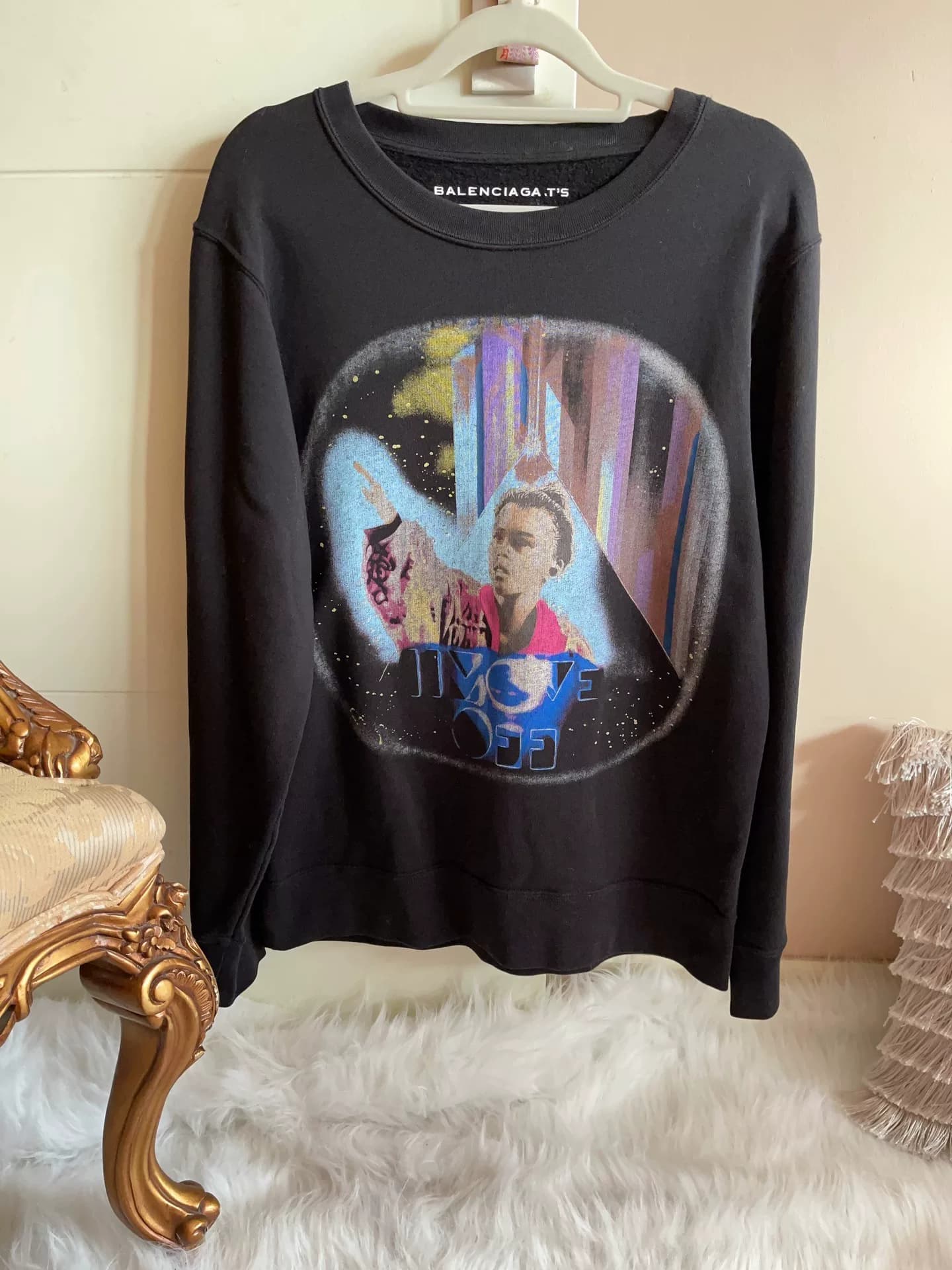 Абсолютно новый аутентичный черный свитер Balenciaga Balenciaga размера m, купленный в магазине Balenciaga, возврату и обмену не подлежит