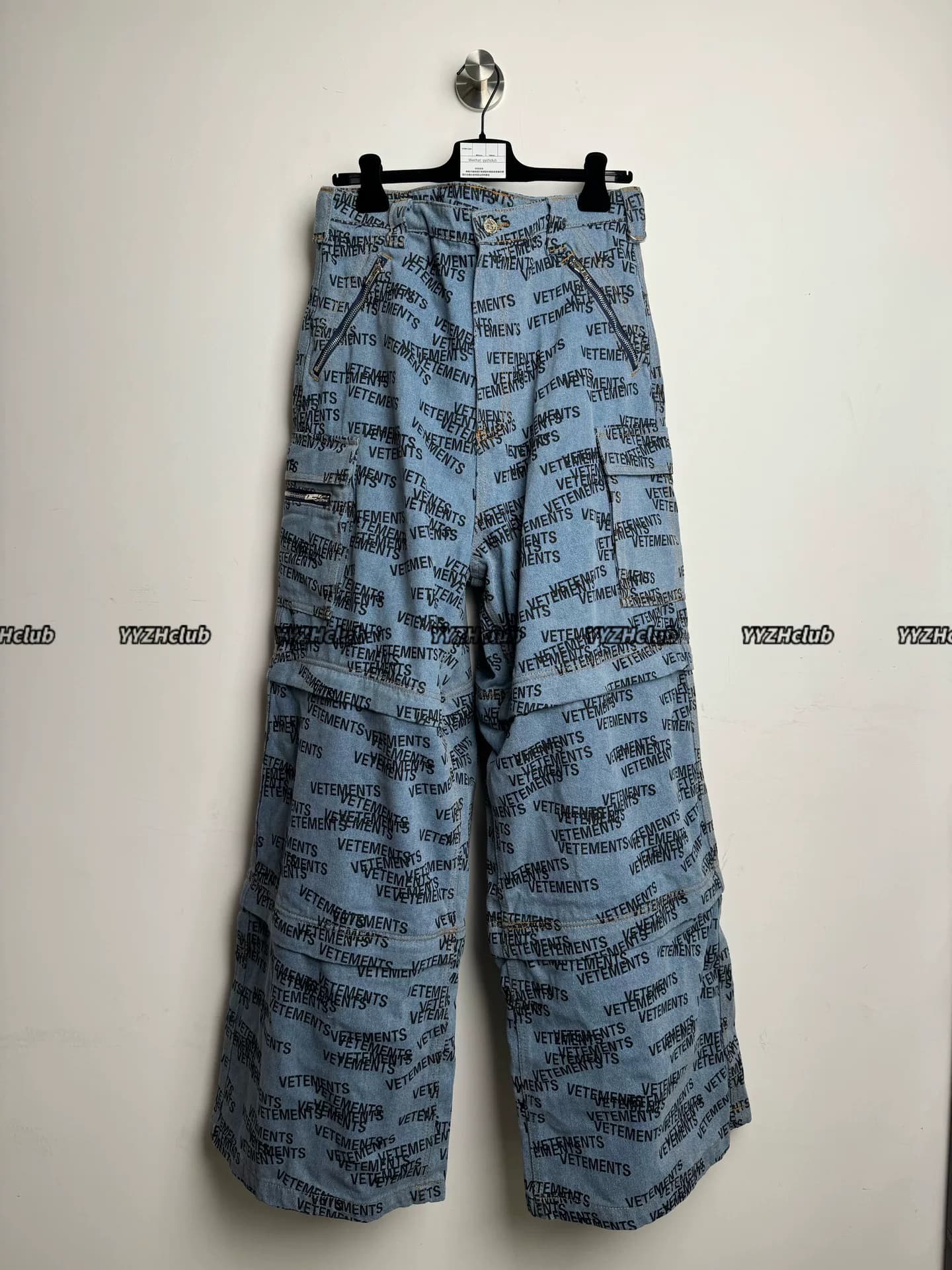 полностью напечатанный логотип vetements, логотип черным шрифтом, три в одном, съемная и моющаяся профильная молния, джинсы-комбинезоны -ткань…