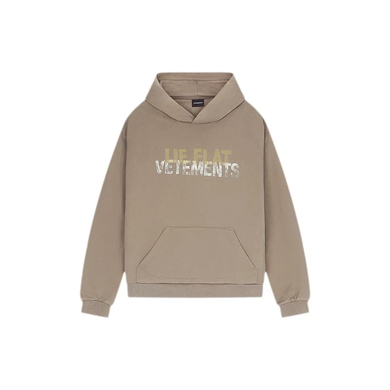 Свитер с пестрой клейкой наклейкой VETEMENTS темно-кофейного цвета