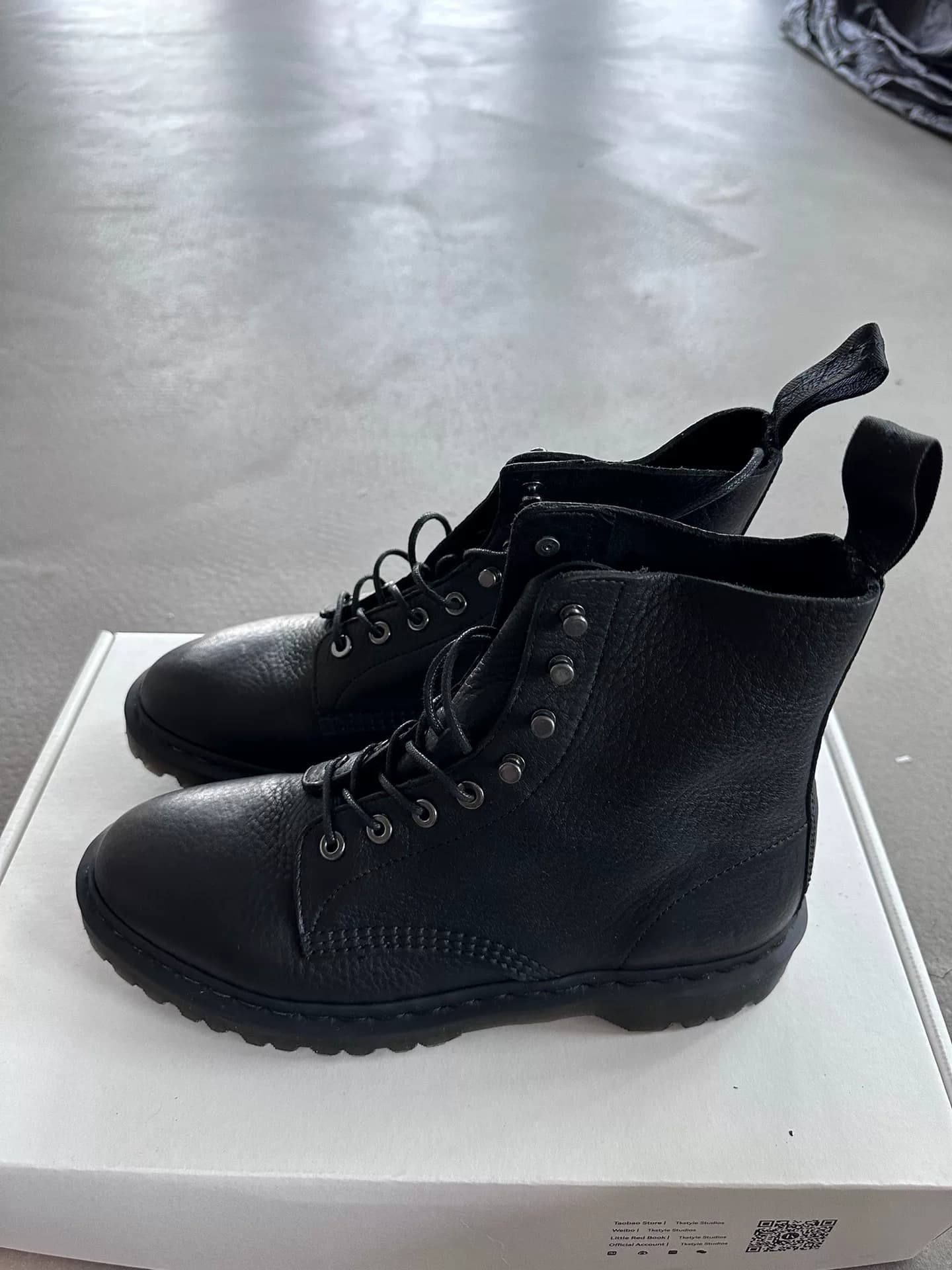 Д-р.Кожаные ботинки Dr. Martens цвета личи