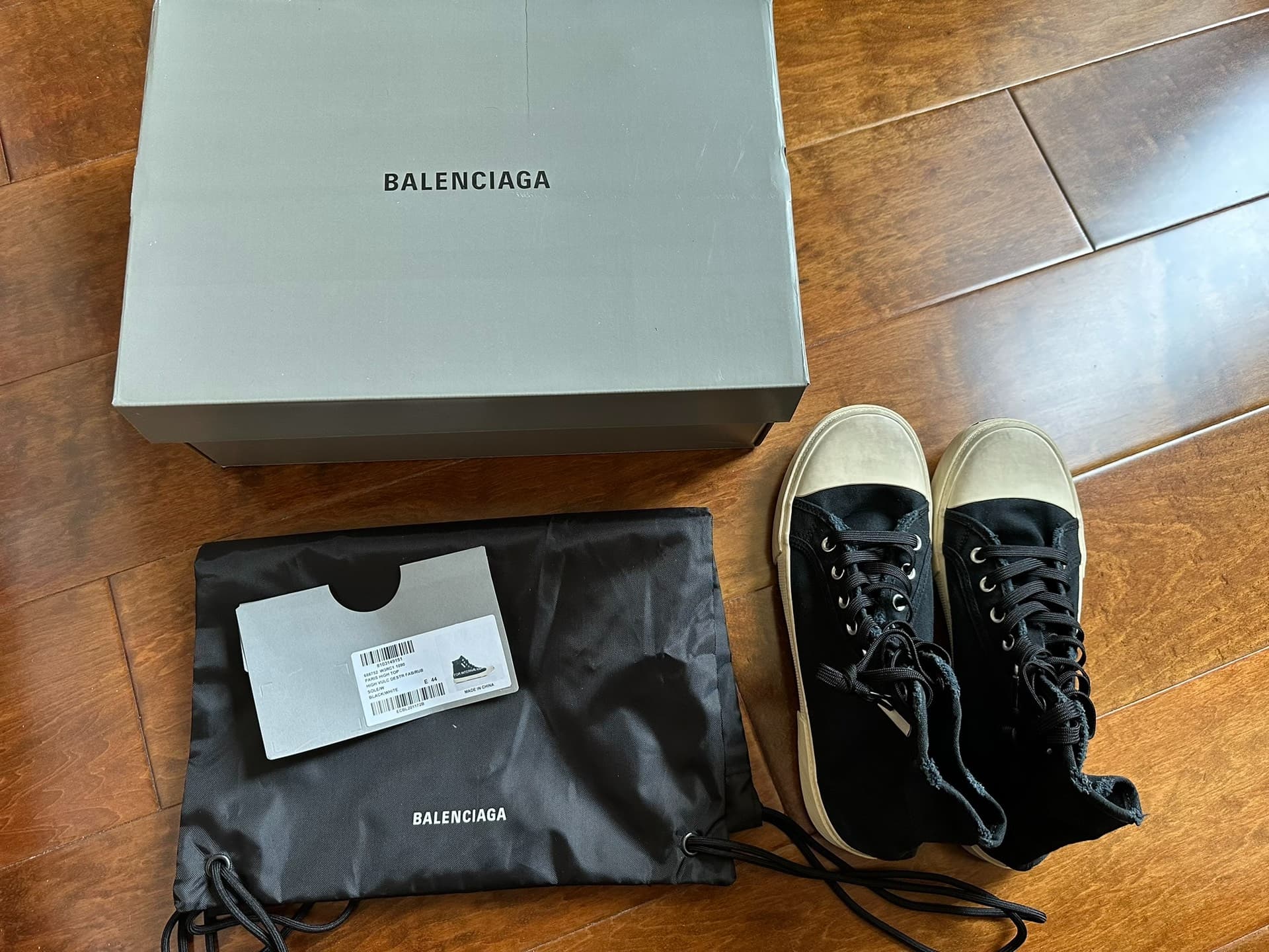 Balenciaga Мужская черная джинсовая куртка Balenciaga из потертого денима с высоким