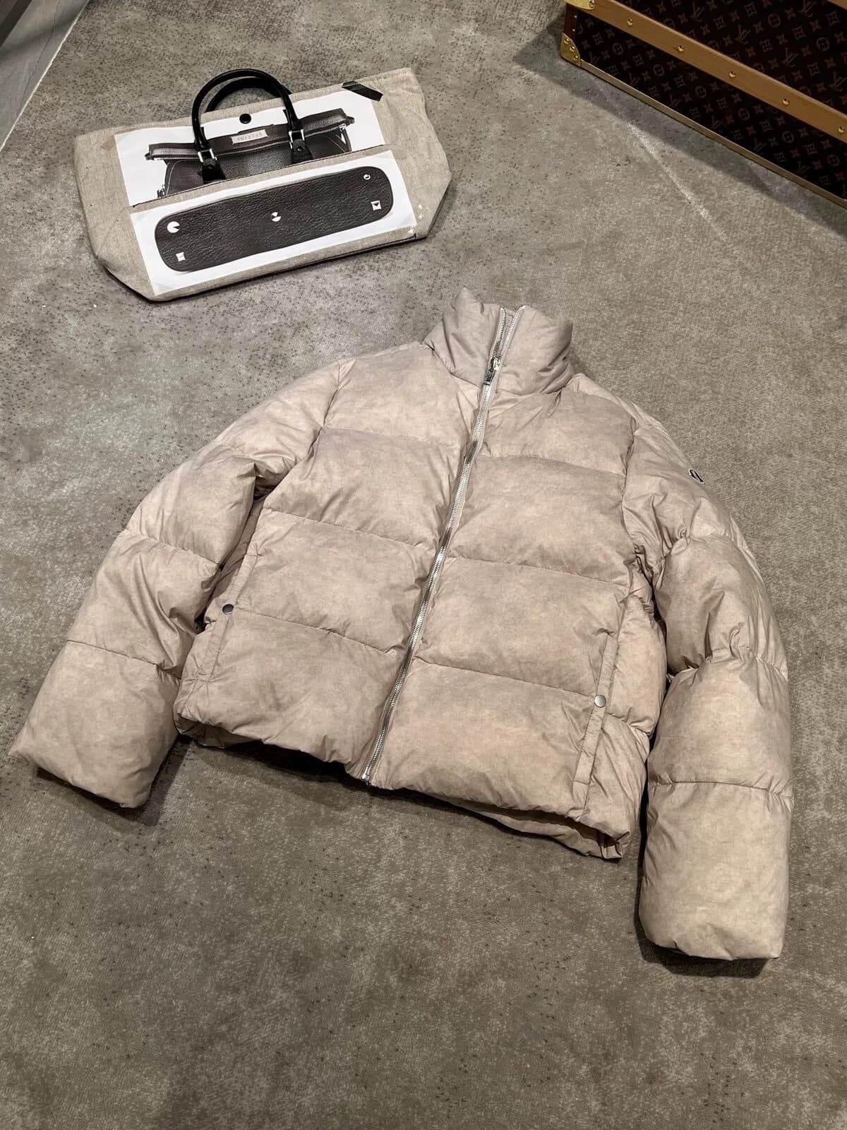 Рик владеет кобрендингом Moncler RO Mengkou Waste Soil Wind Old
