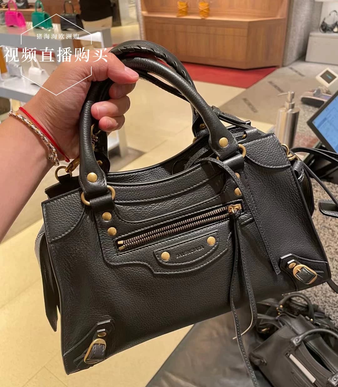Свинья Таотао покупает классическую мотоциклетную сумку Balenciaga Balenciaga среднего размера neo, женскую сумку-мессенджер