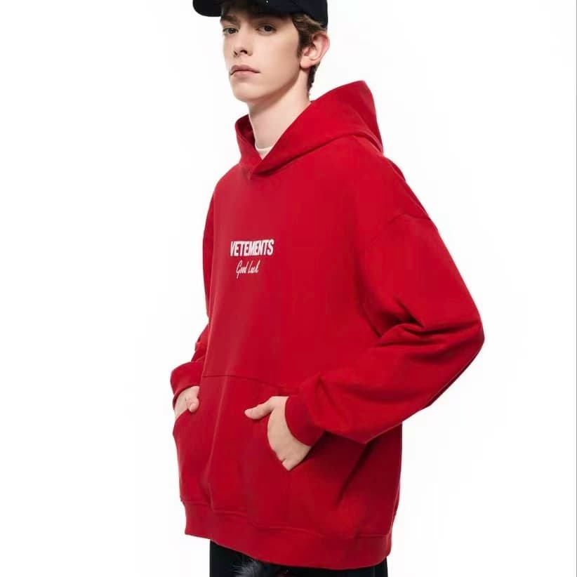 Весенний пуловер-свитер с капюшоном VETEMENTS 2026 36121002