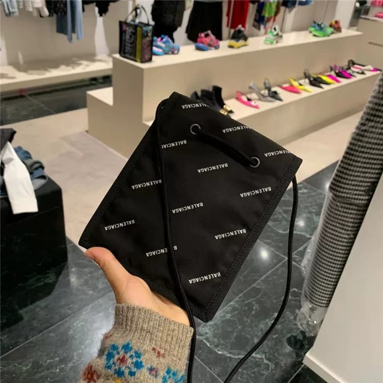 Spot BALENCIAGA/Сумка для мобильного телефона Balenciaga многофункциональная диагональная сумка с буквенным логотипом, мужские и женские модели в цве…