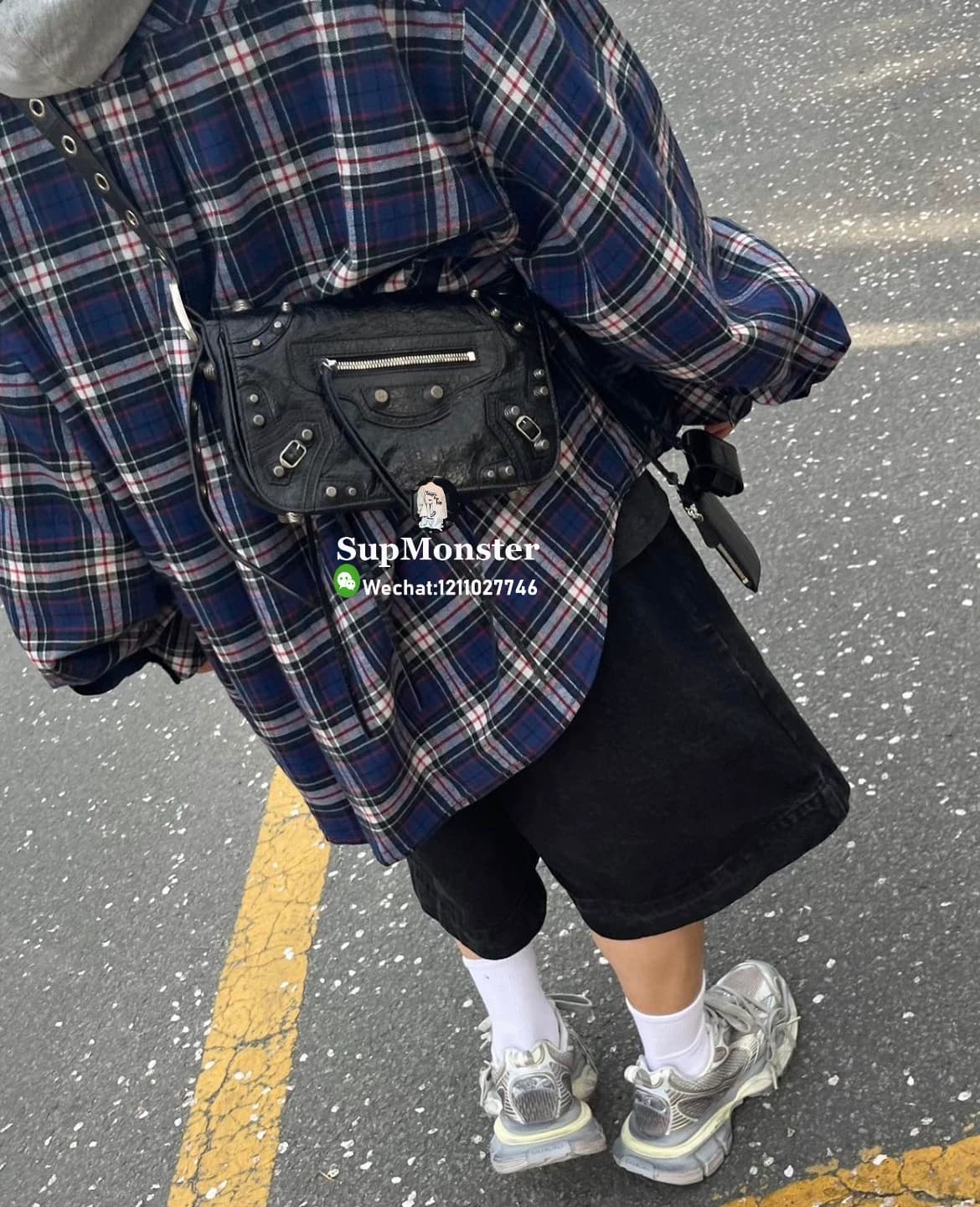 Покупка курьерской сумки-раскладушки Balenciaga 23Ss Balenciaga Le Cagole с заклепками в виде локомотива XS