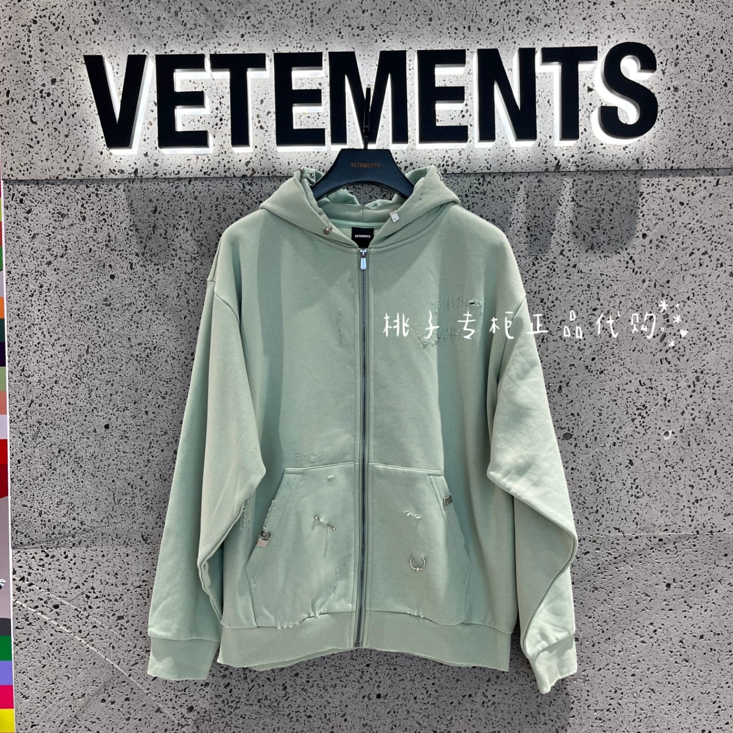 VETEMENTS counter подлинный осенний кардиган 2025 года с капюшоном и поцарапанным принтом, модный для мужчин и женщин 35522007