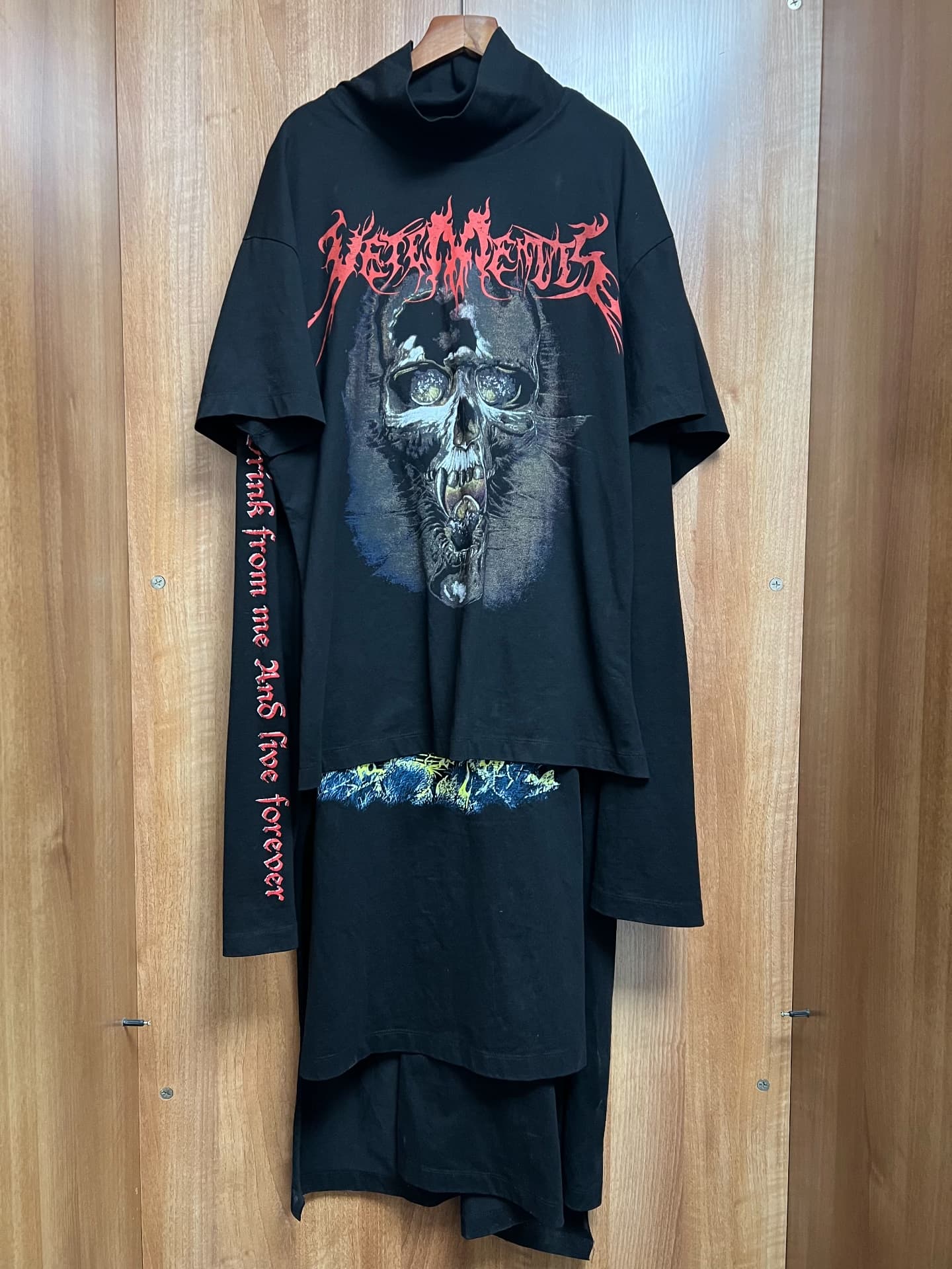 поддельные три экземпляра vetements