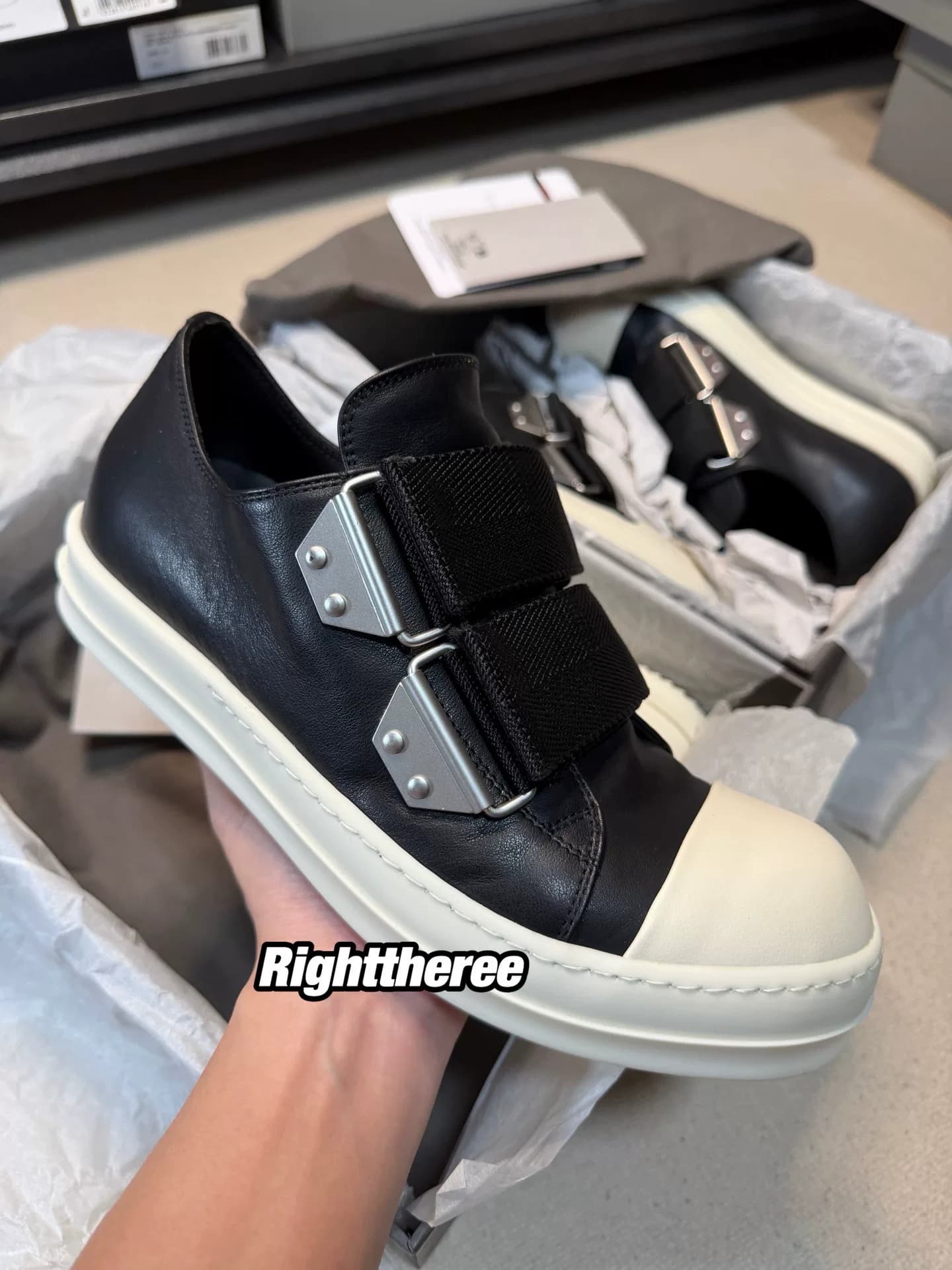 Rick Owens 26SS черная металлическая пряжка из телячьей кожи черного цвета