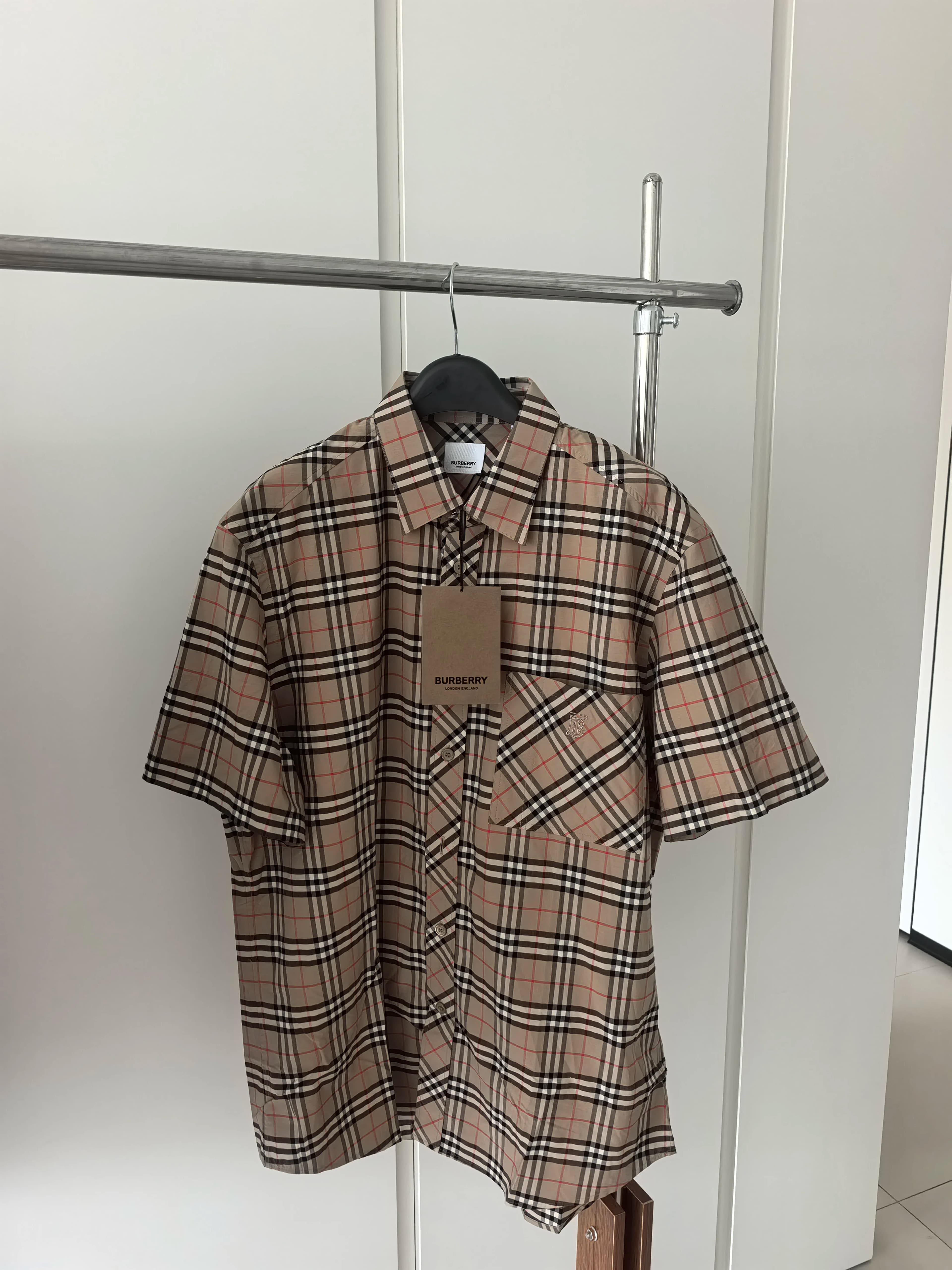 Совершенно новая оригинальная классическая рубашка Burberry в клетку с короткими рукавами