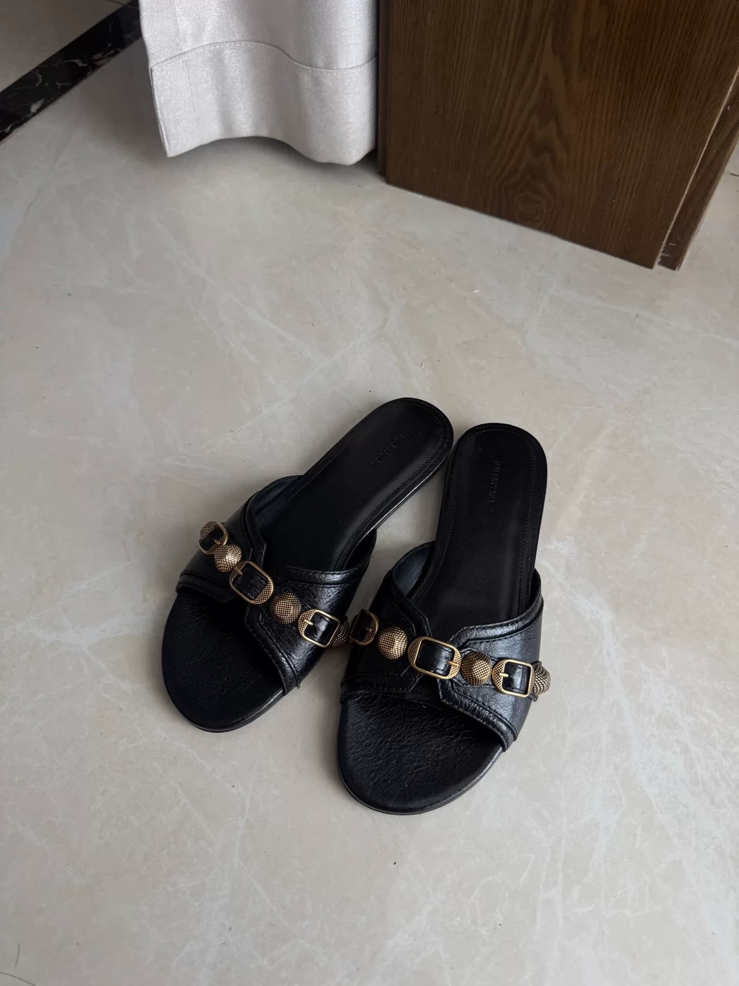 Босоножки Balenciaga Cagole черного и золотого цвета, новые, размер 37, Абсолютно новые