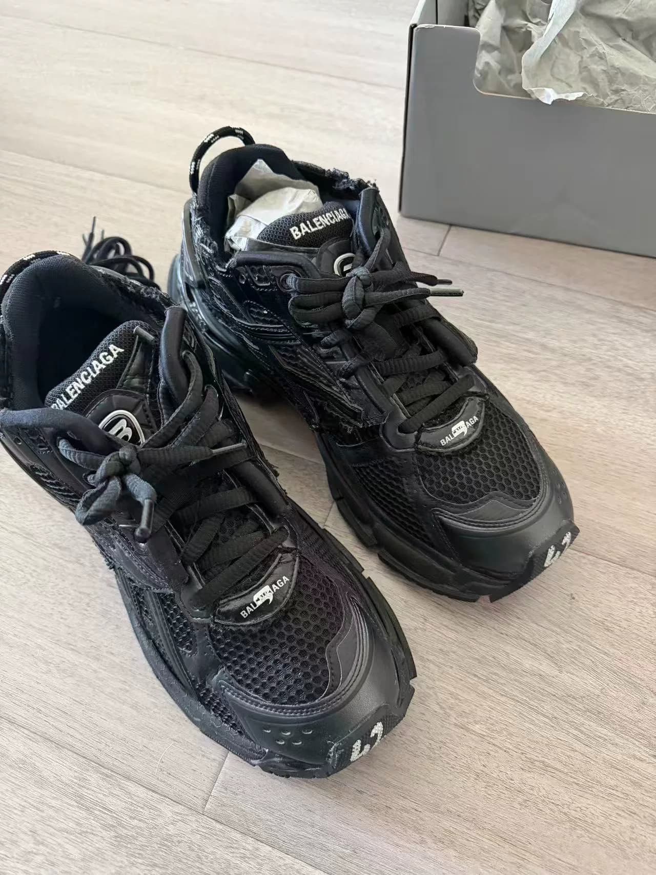 Мужская обувь Balenciaga Runner Darth Vader только 42-го размера
