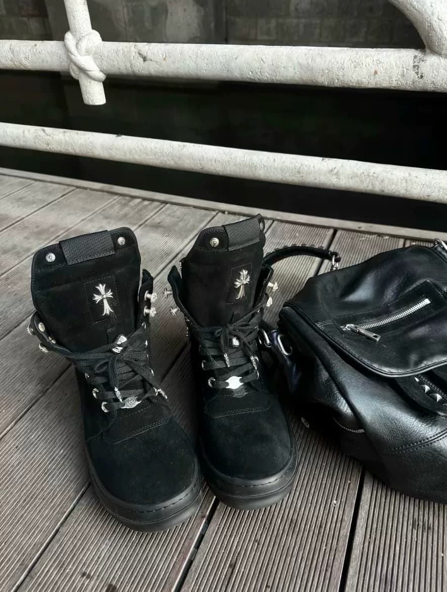 Маленькая вонючая мышка с тем же абзацем chrome hearts ro перевернутый треугольник chrome hearts ri