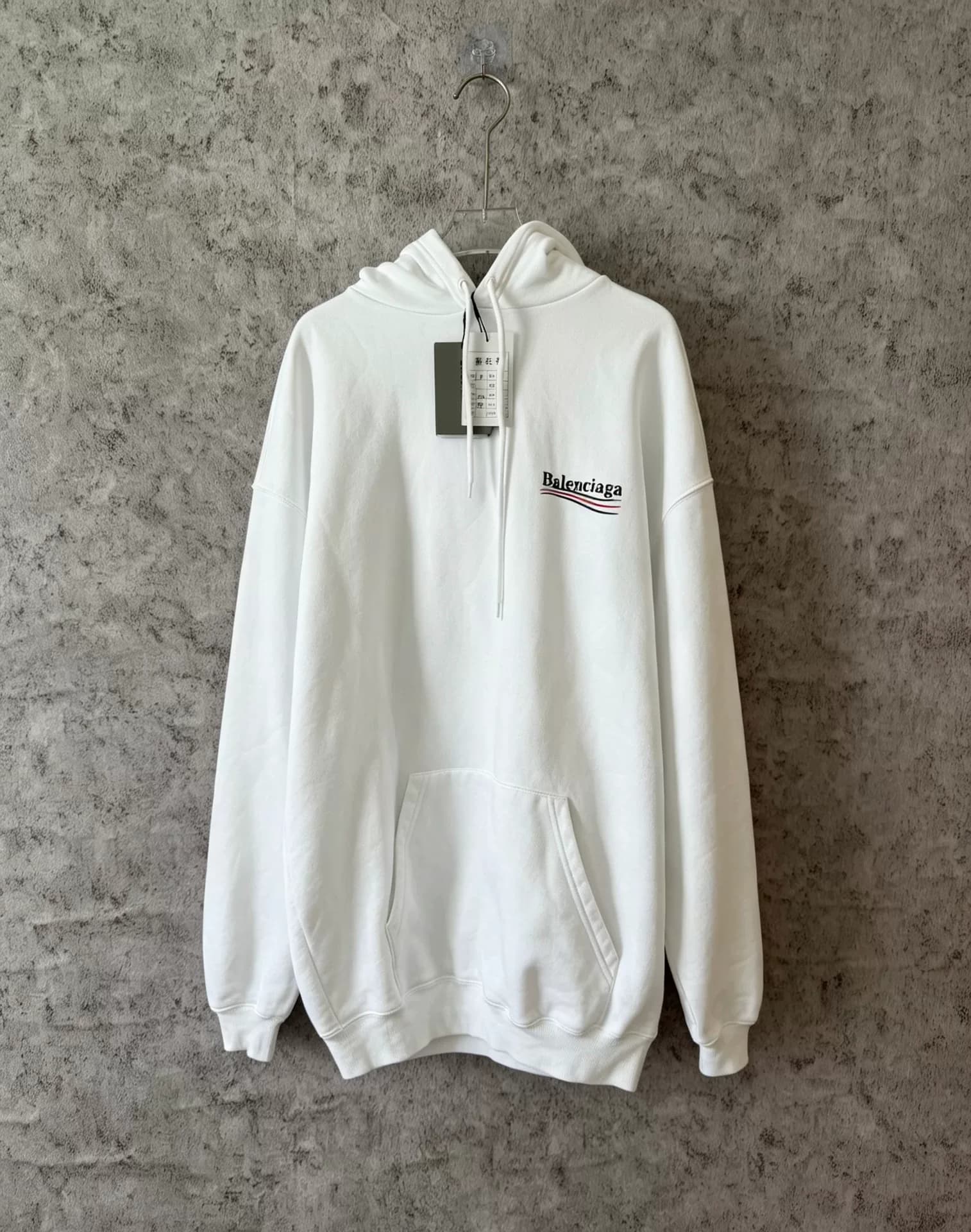 Balenciaga Белый свитер с принтом Cola от Balenciaga