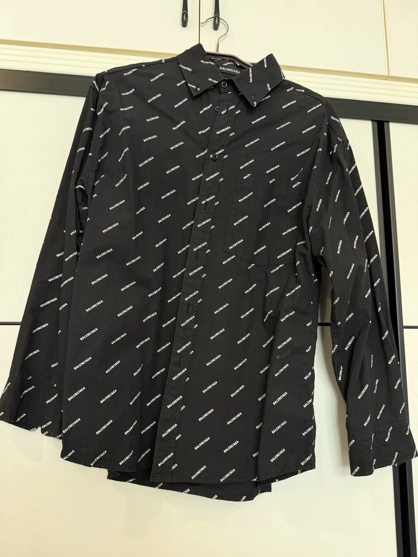 Balenciaga Баленсиага, черная рубашка с длинными рукавами и логотипом Balenciaga, размер 40