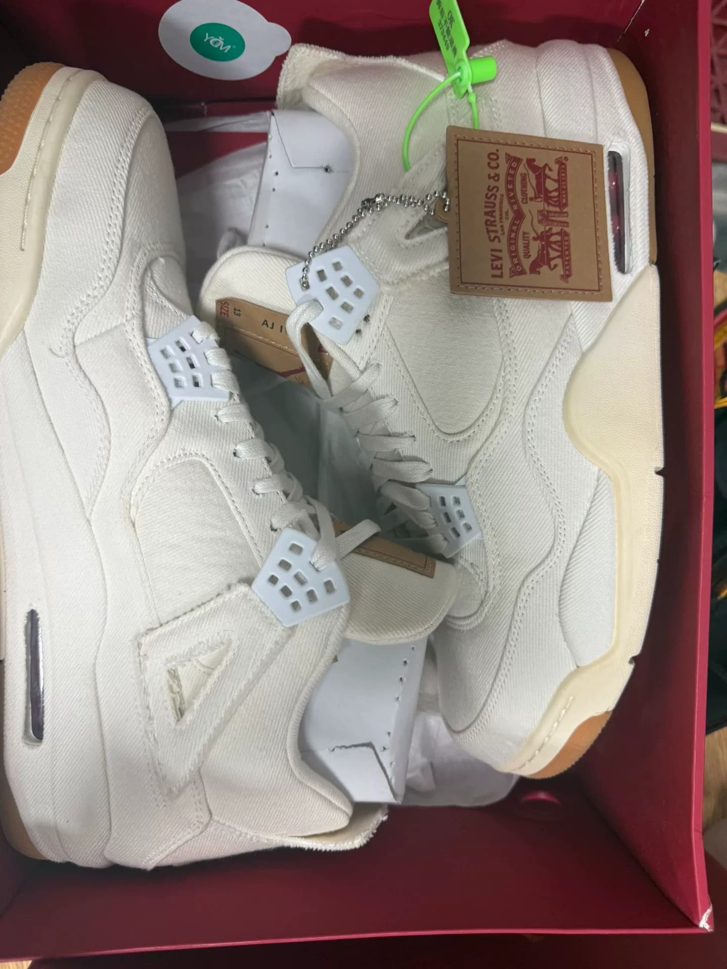aj4 Levi's 47.5 в новой оригинальной коробке