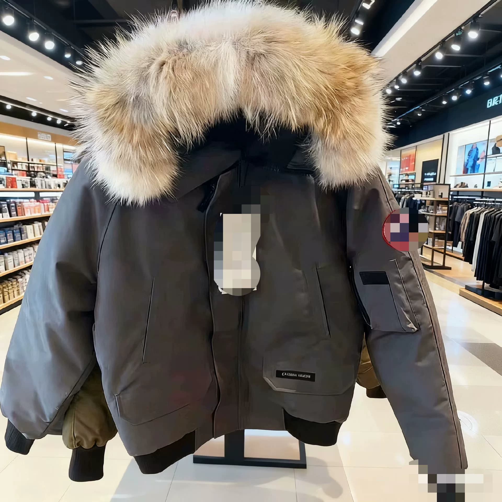 Совершенно новая куртка-пуховик Canada Goose на гусином пуху 01 Pilot