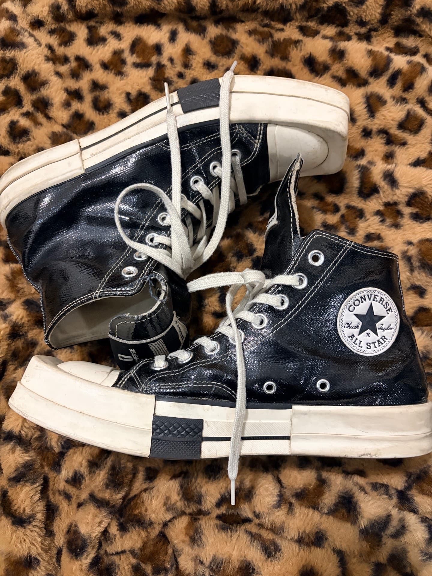 Модель из натуральной лакированной кожи с квадратной головкой Ro Converse