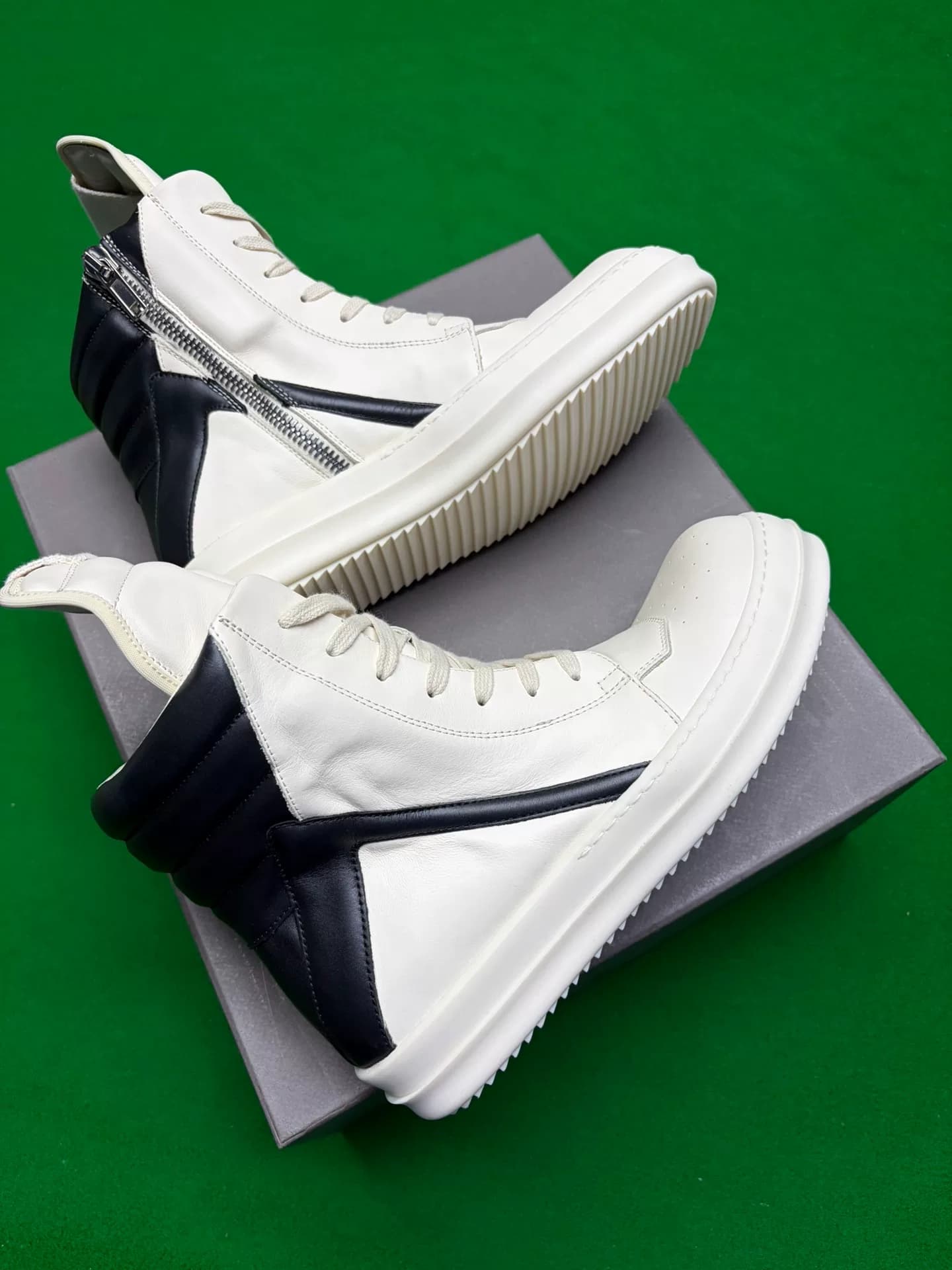 Основная линия RICKOWENS новый перевернутый треугольник ro перевернутый треугольник из воловьей кожи черно-белый перевернутый