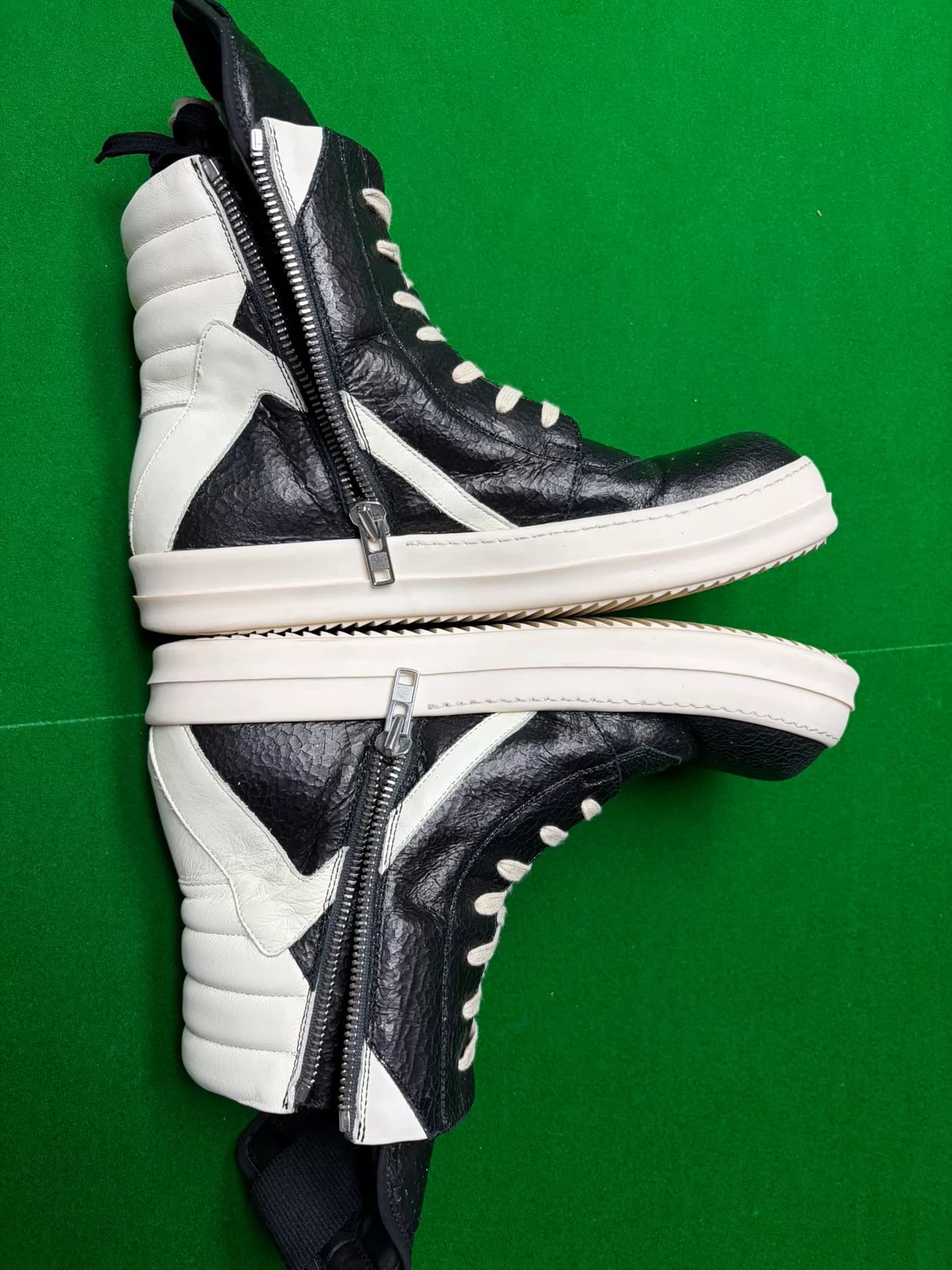 Главная линия RICKOWENS RO, взрывная кожа, перевёрнутый треугольник, телячья кожа, черно-белый перевёрнутый треугольник