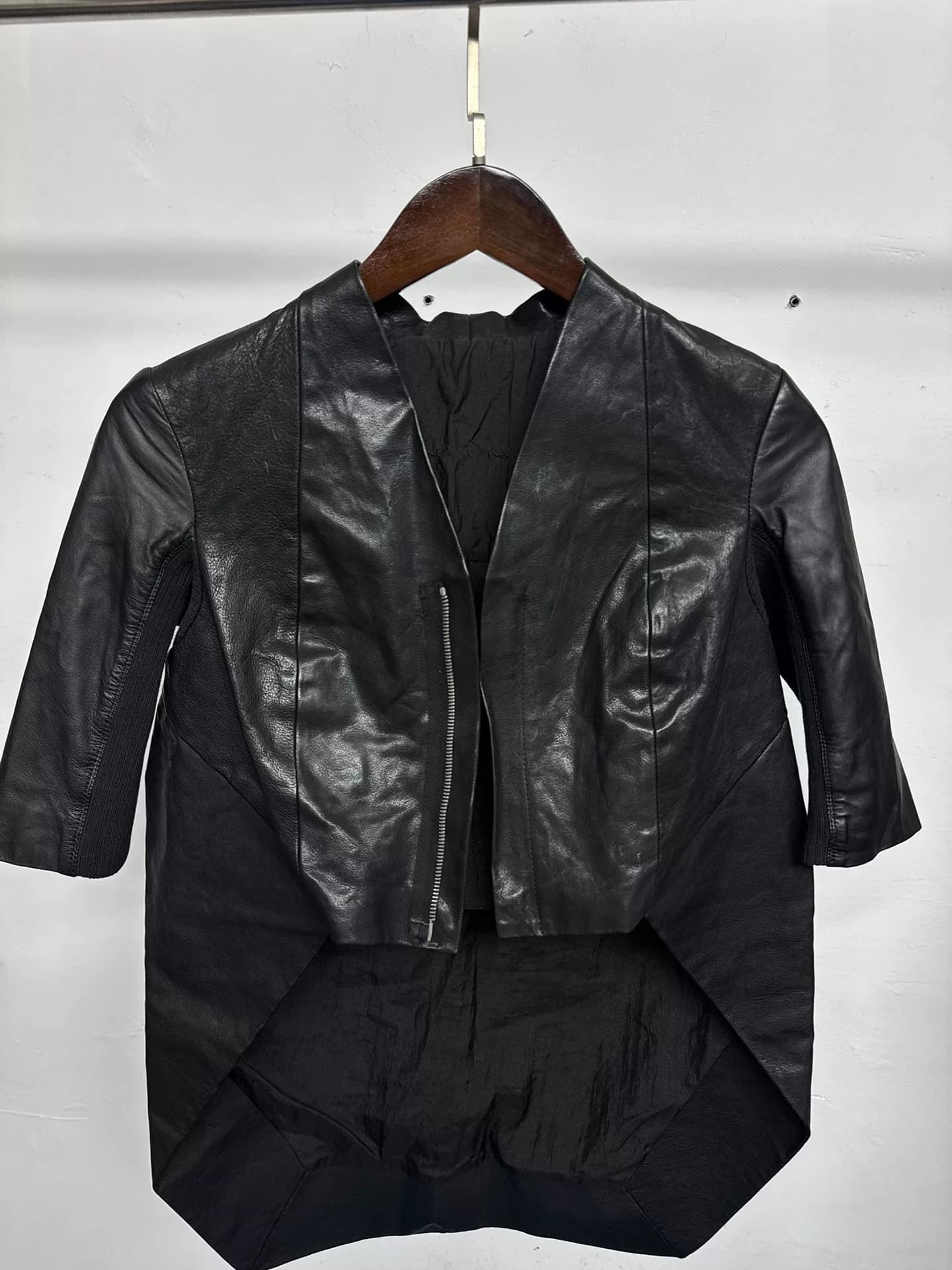 Главная линия шоу RICKOWENS RO 2011 Anthem bat