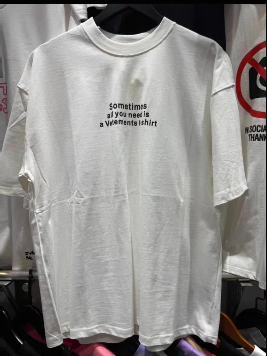 Новая рубашка с короткими рукавами от VETEMENTS
