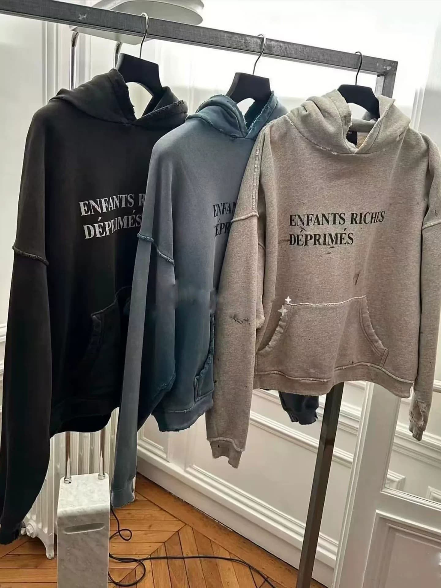 Роскошная толстовка Xu Guanghan второго поколения от ERDEM с тем же принтом old washed hoodie short