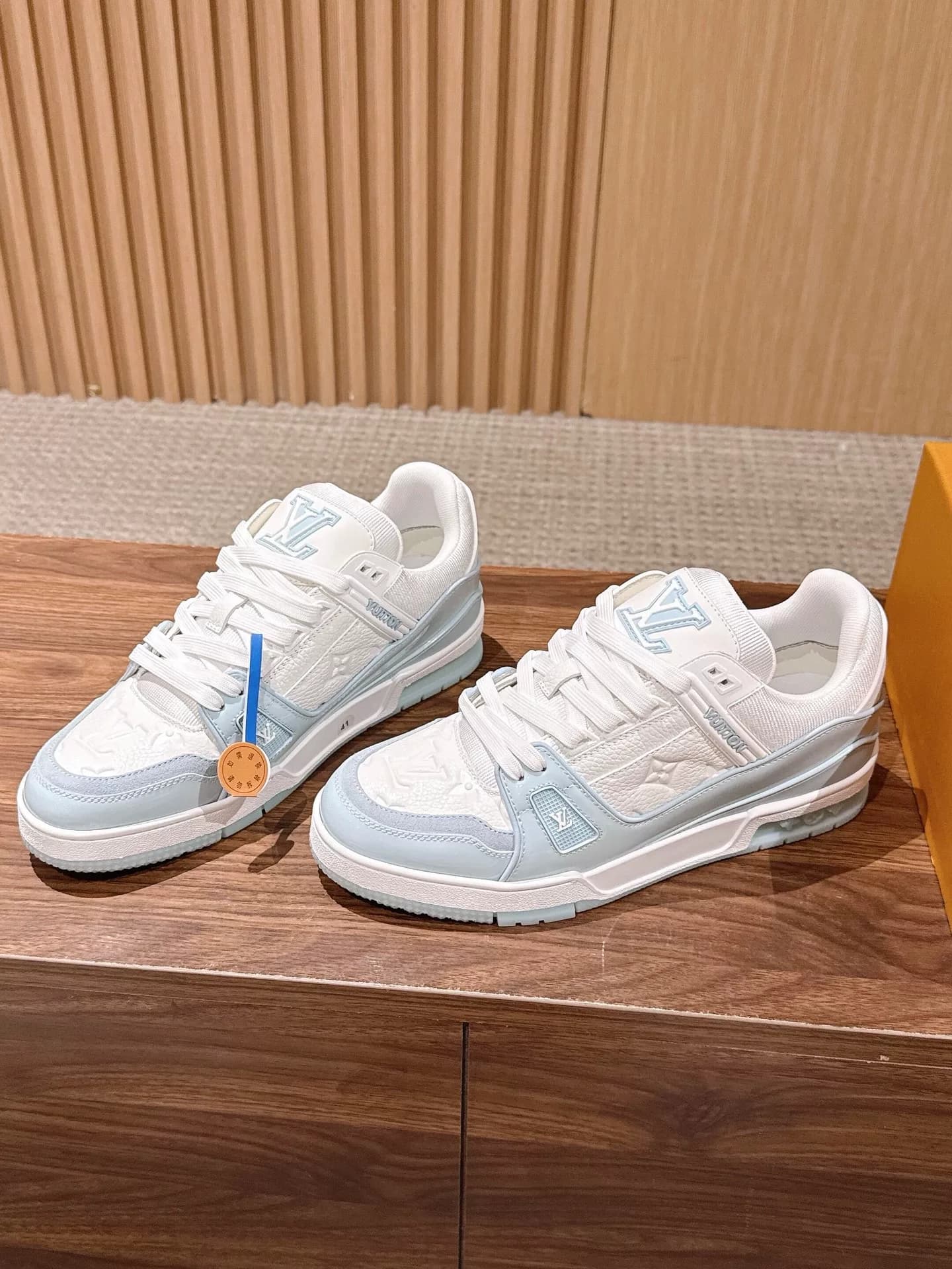 Кроссовки LOUIS VUITTON из воловьей кожи на шнуровке по кругу