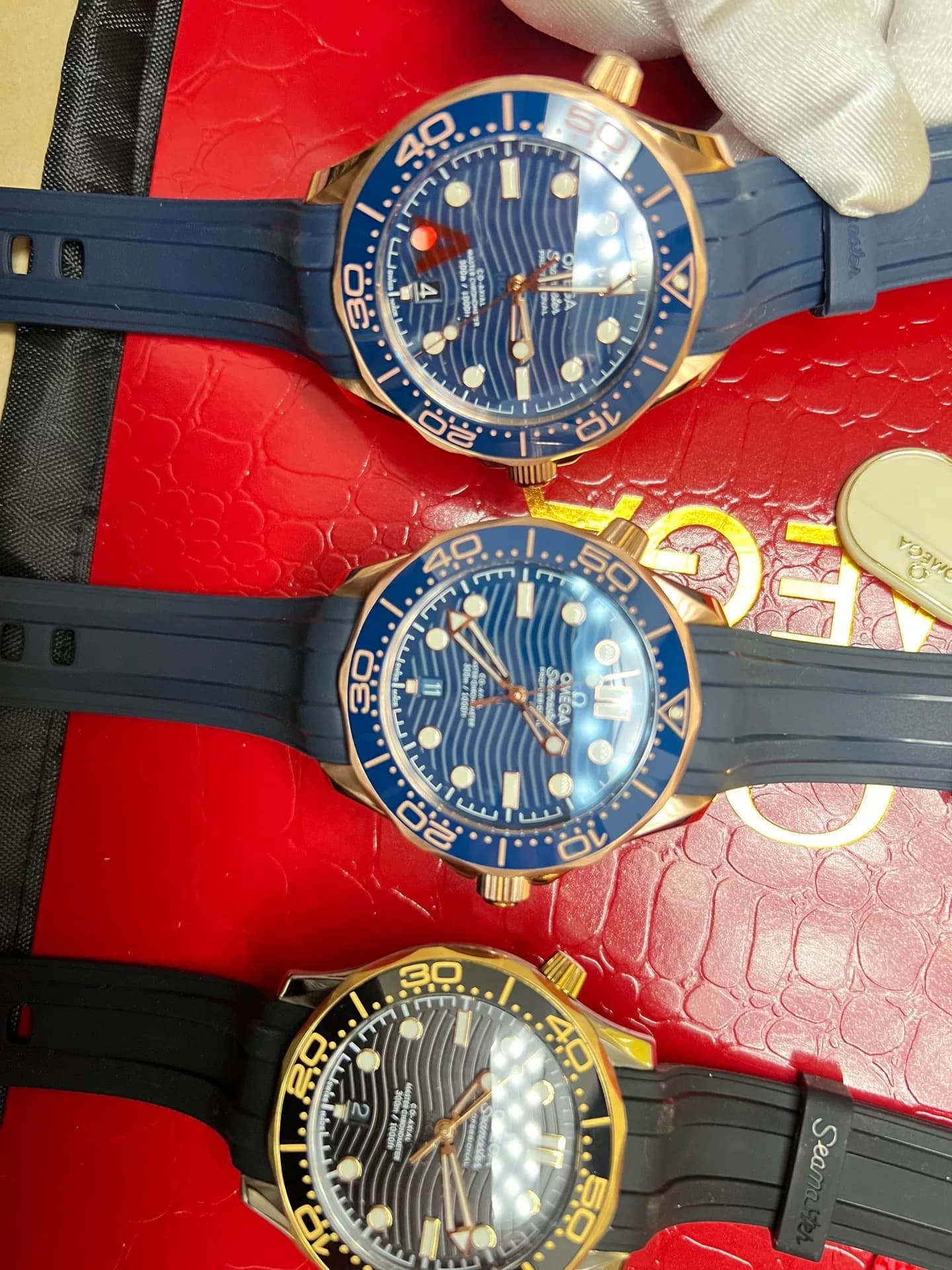 Omega Seahorse, 300 метров, золотисто-голубая пластина, 42 мм, автоматический механизм, синий каучуковый ремешок, полный