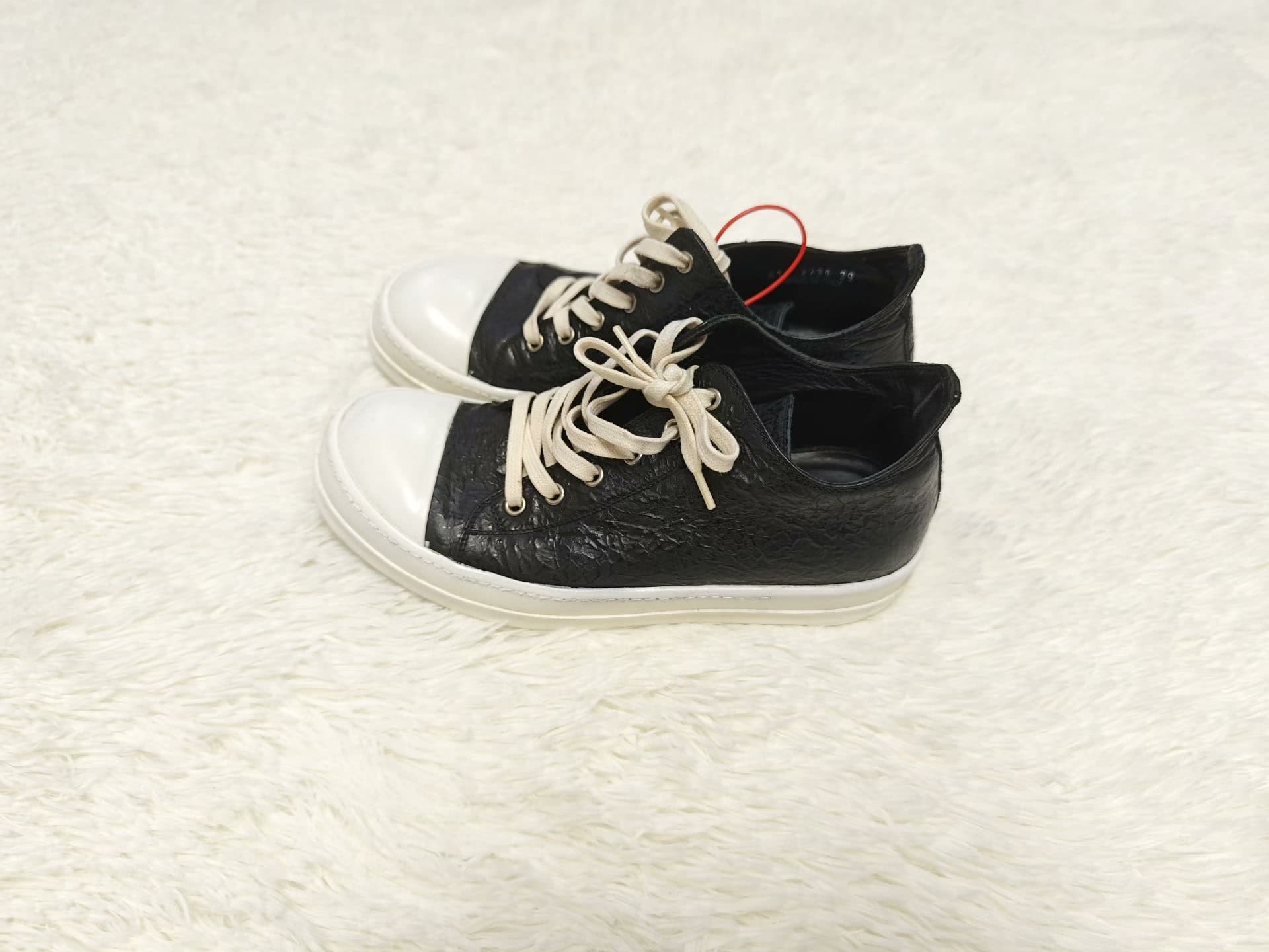RICK OWENS/RO плиссированная основная линия из воловьей кожи на шнуровке с низким вырезом по низу и плоской подошвой