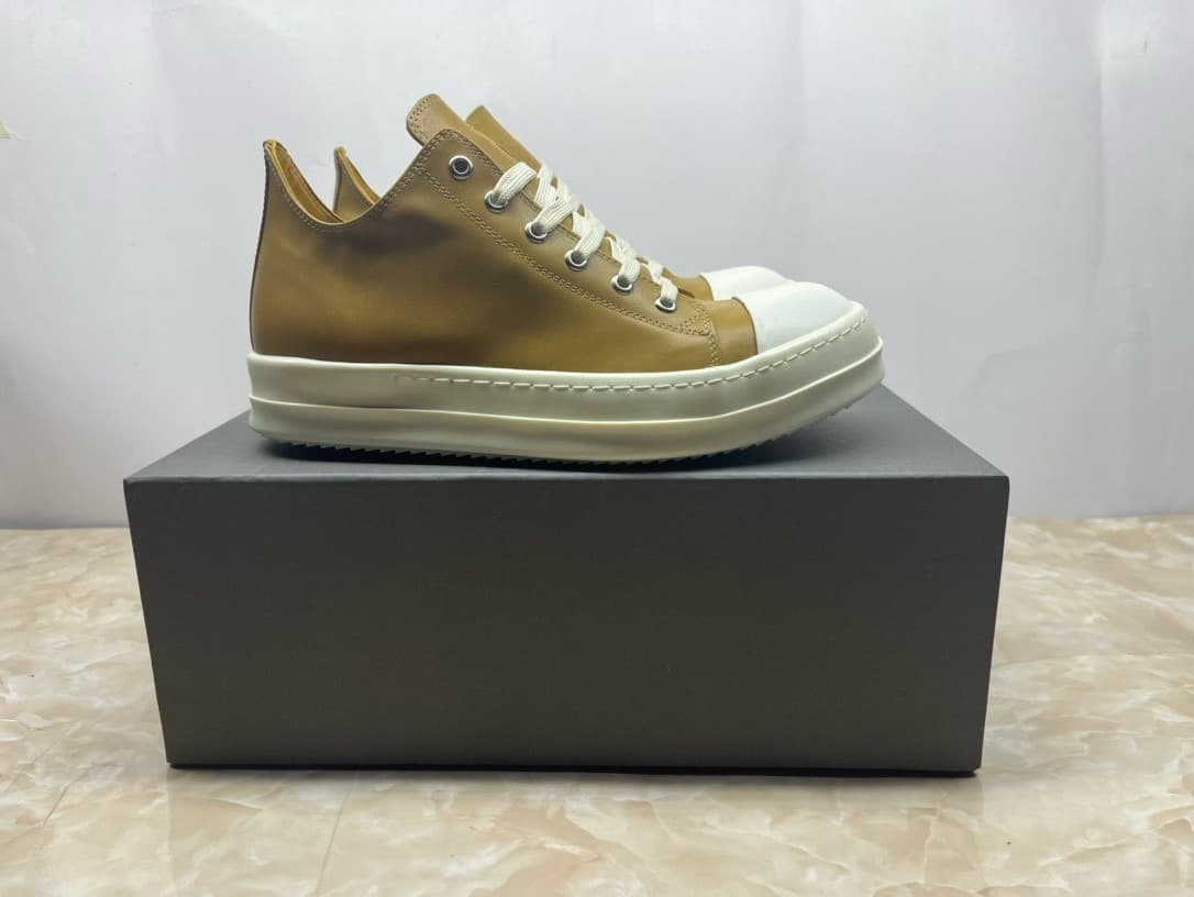 Эксклюзивные модели из желтой кожи с глубоким вырезом от RICK OWEN main line с оригинальным молочным низом пользуются популярностью на рынке