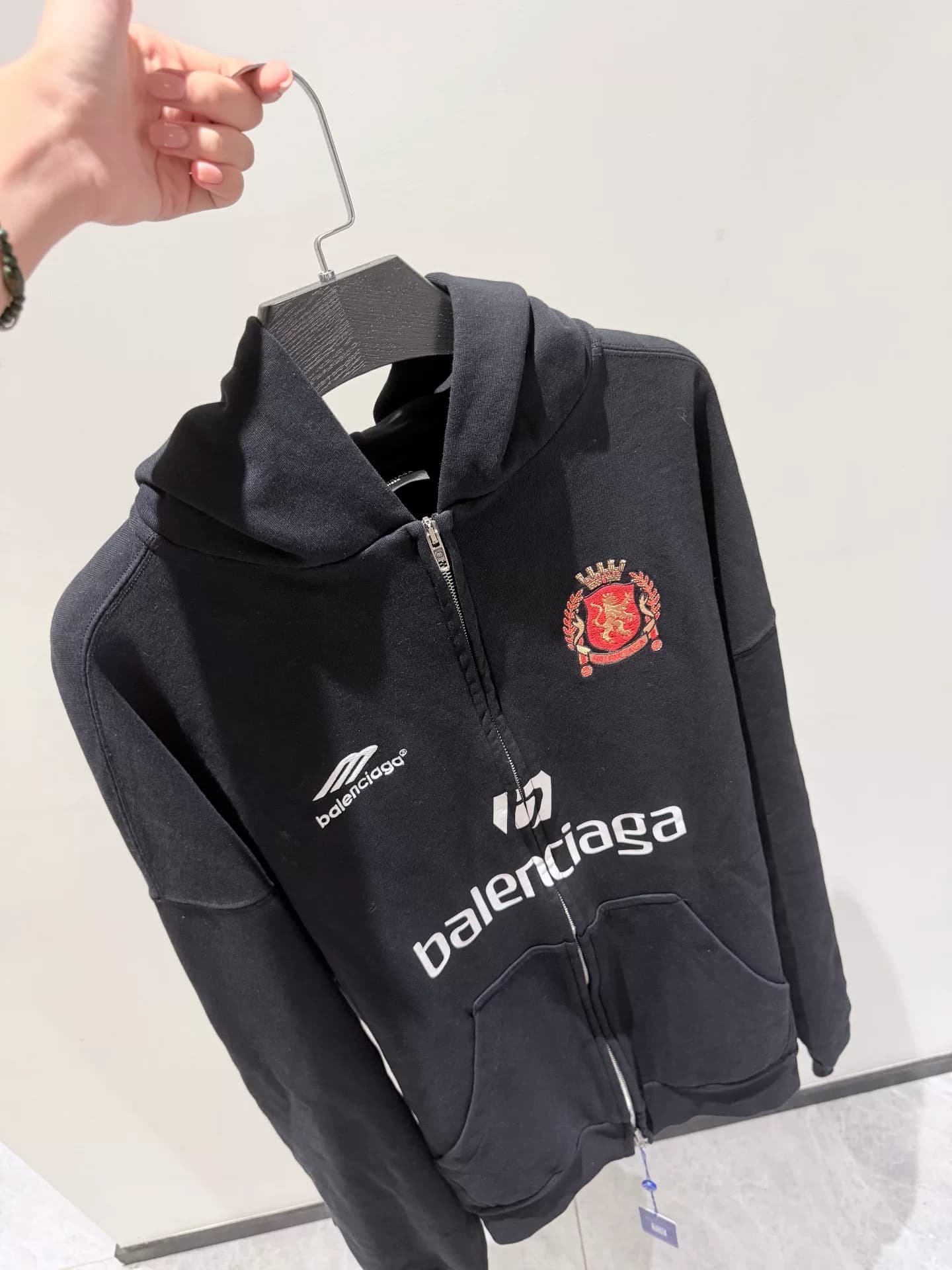 Свитер Balenciaga Balenciaga Manchester United Joint Sweater Paris Лимитированный черный свободный вариант