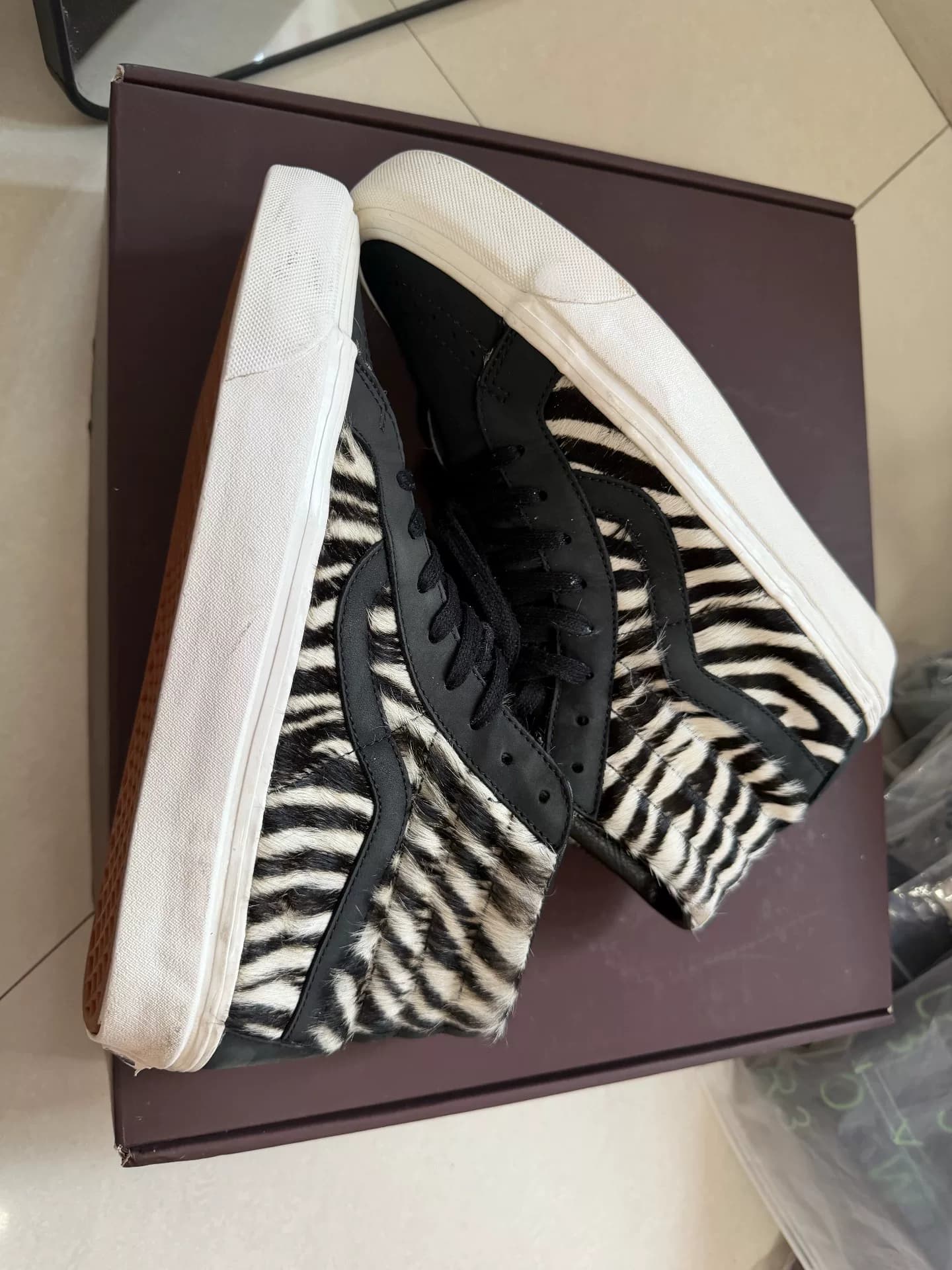 Модные кроссовки с высоким берцем VANS SK8-HI с рисунком зебры