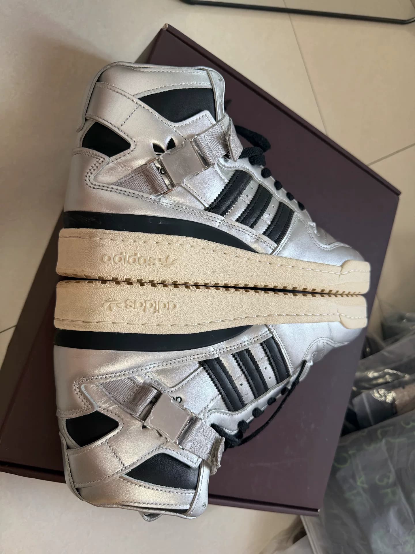 Распроданы кроссовки adidas Forum 84 High liquid Silver