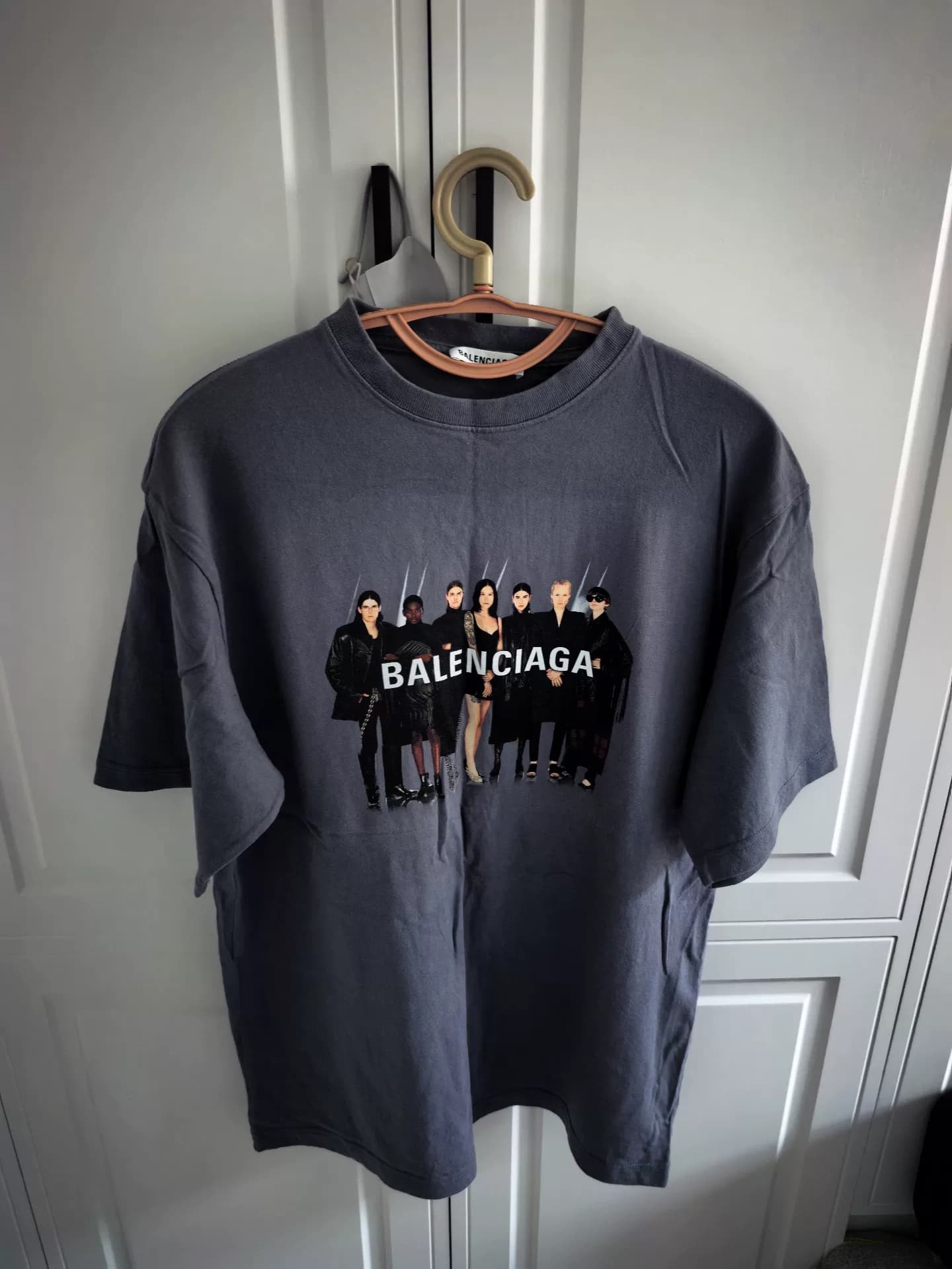 Balenciaga Футболка Balenciaga portrait band с короткими рукавами, графитово-серая, свободная
