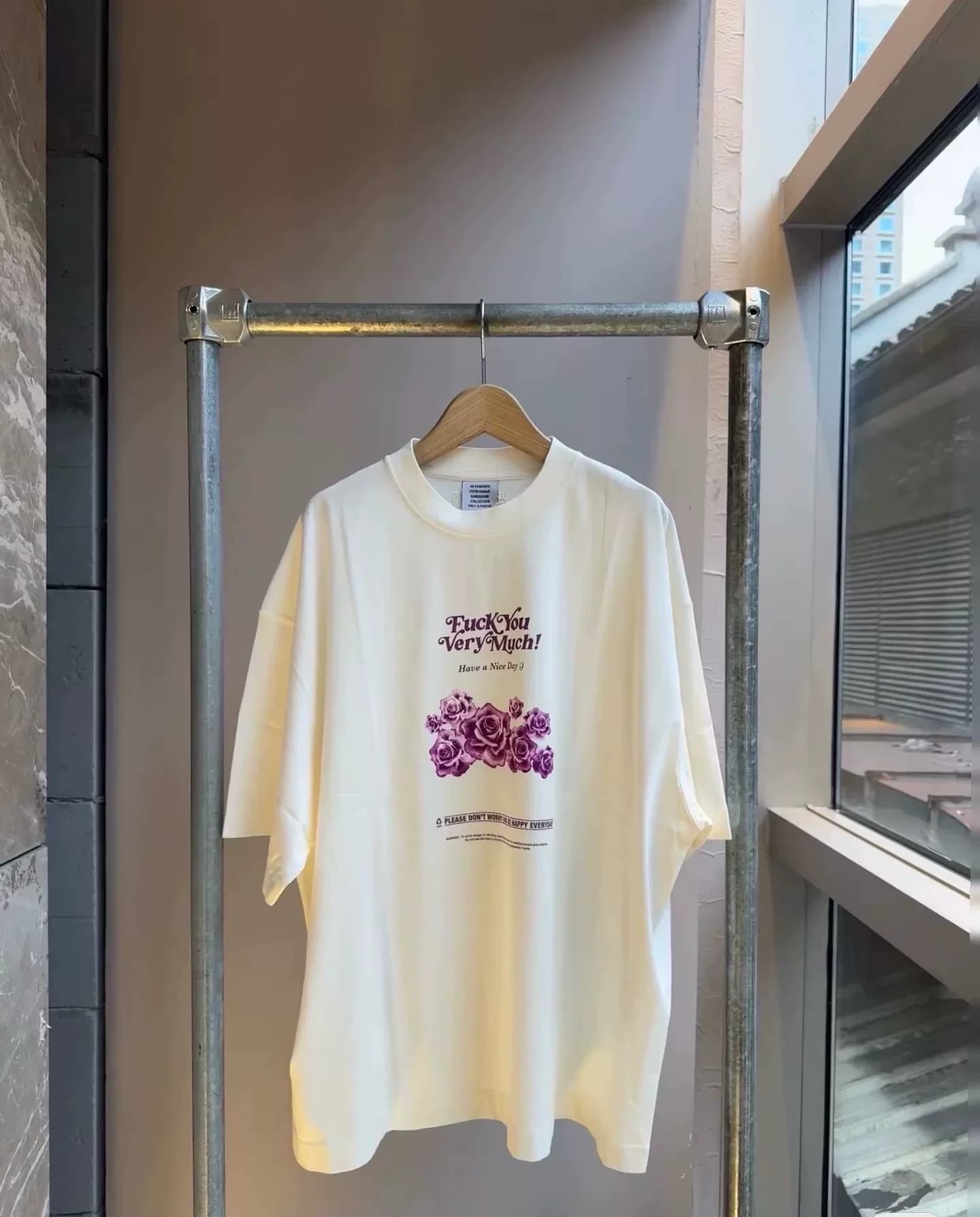 новая весенне-летняя футболка vetements 2026
